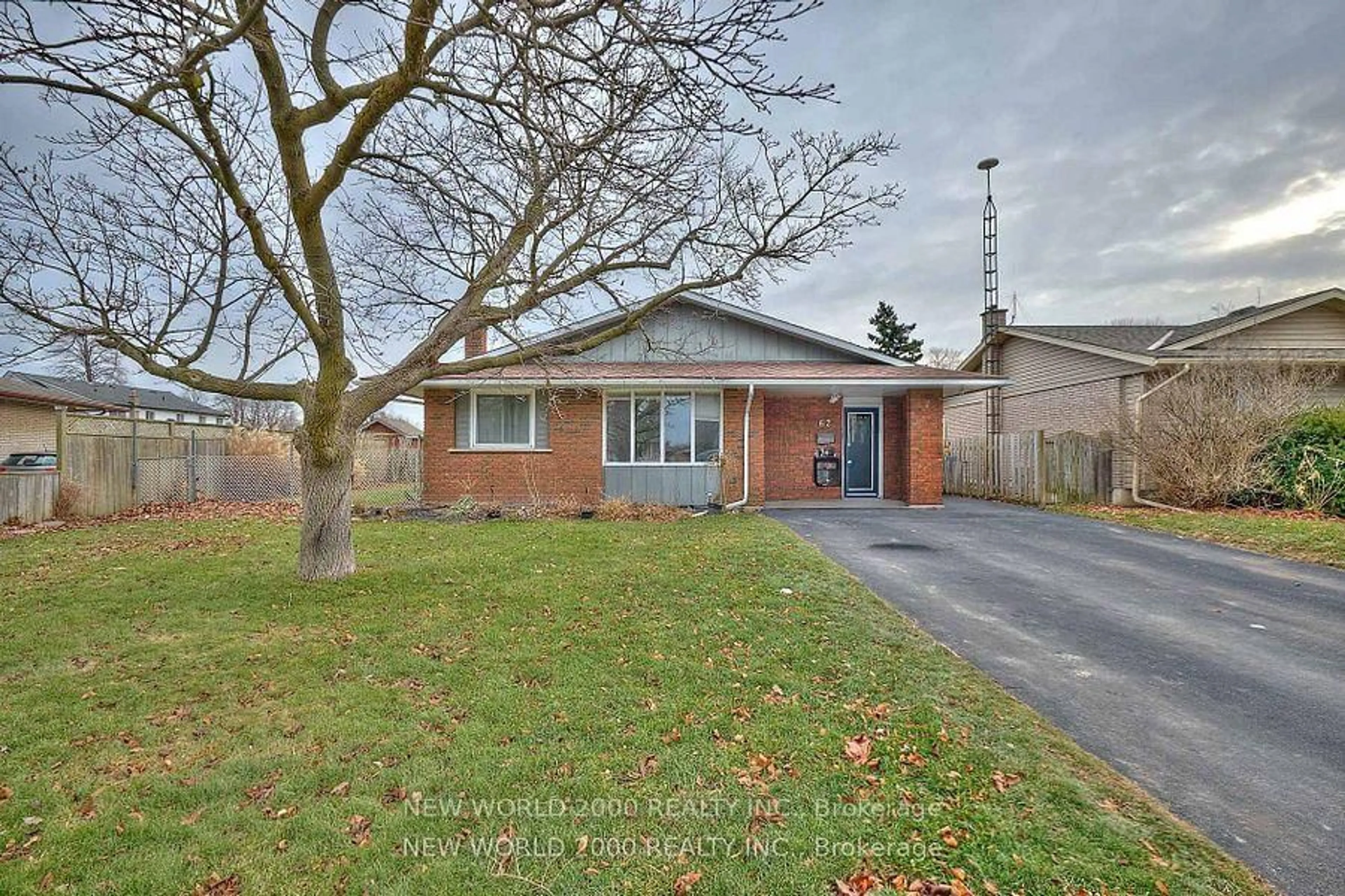 Home with brick exterior material, street for 62 CHAMPLAIN Ave, Welland Ontario L3C 2L7