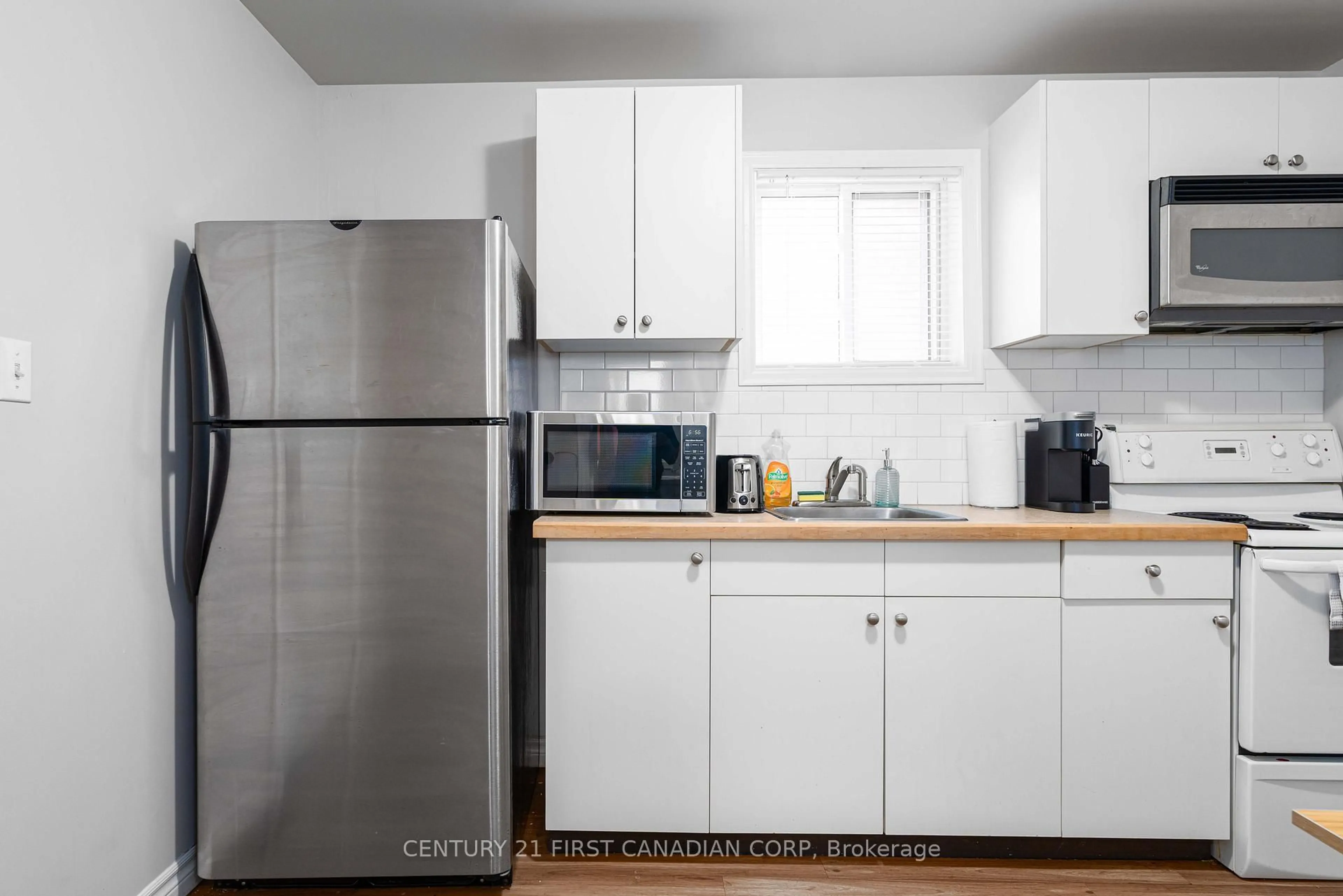 Standard kitchen, unknown for 302 Egerton St, London East Ontario N5Z 2G7