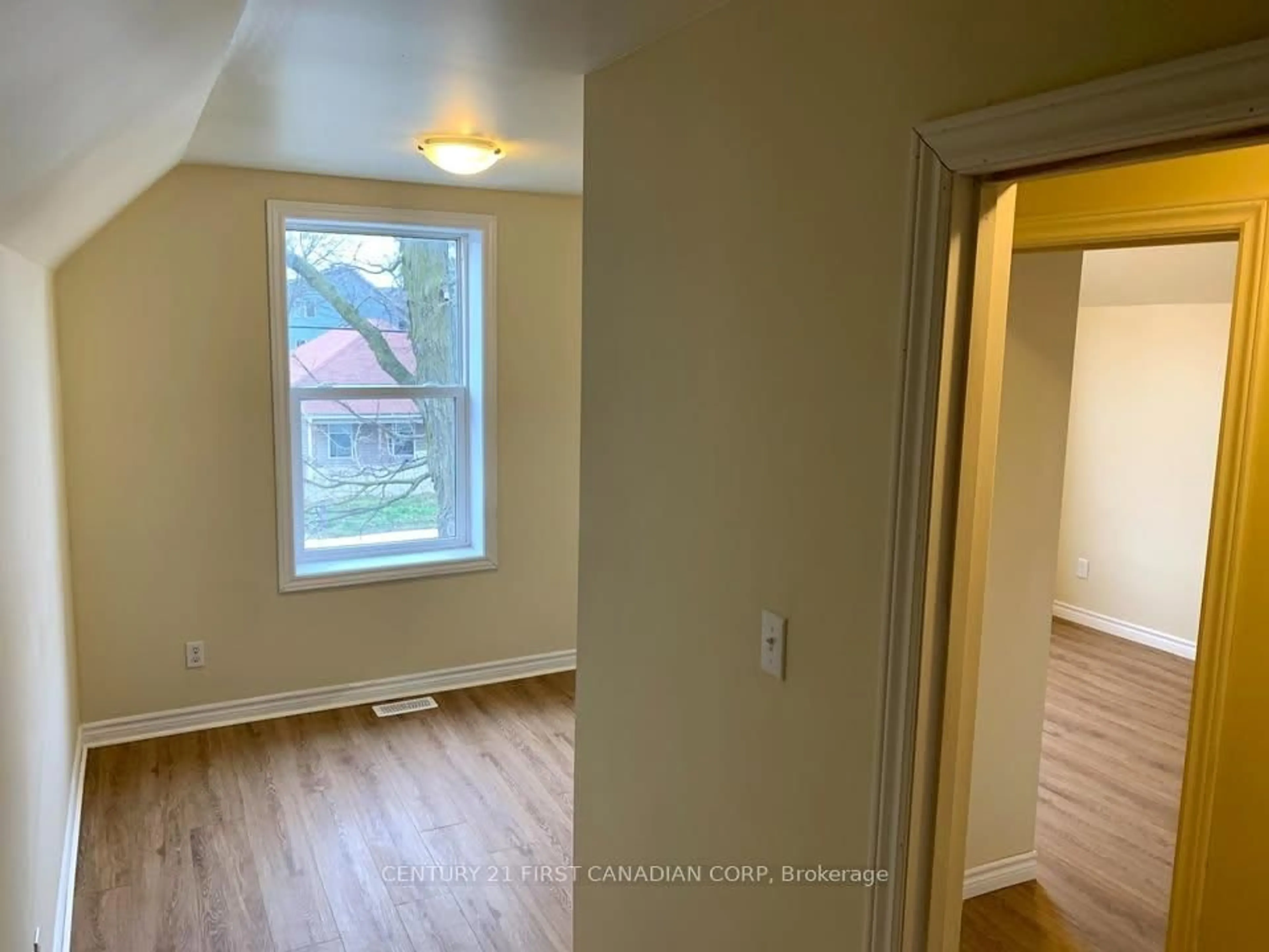 A pic of a room for 302 Egerton St, London East Ontario N5Z 2G7