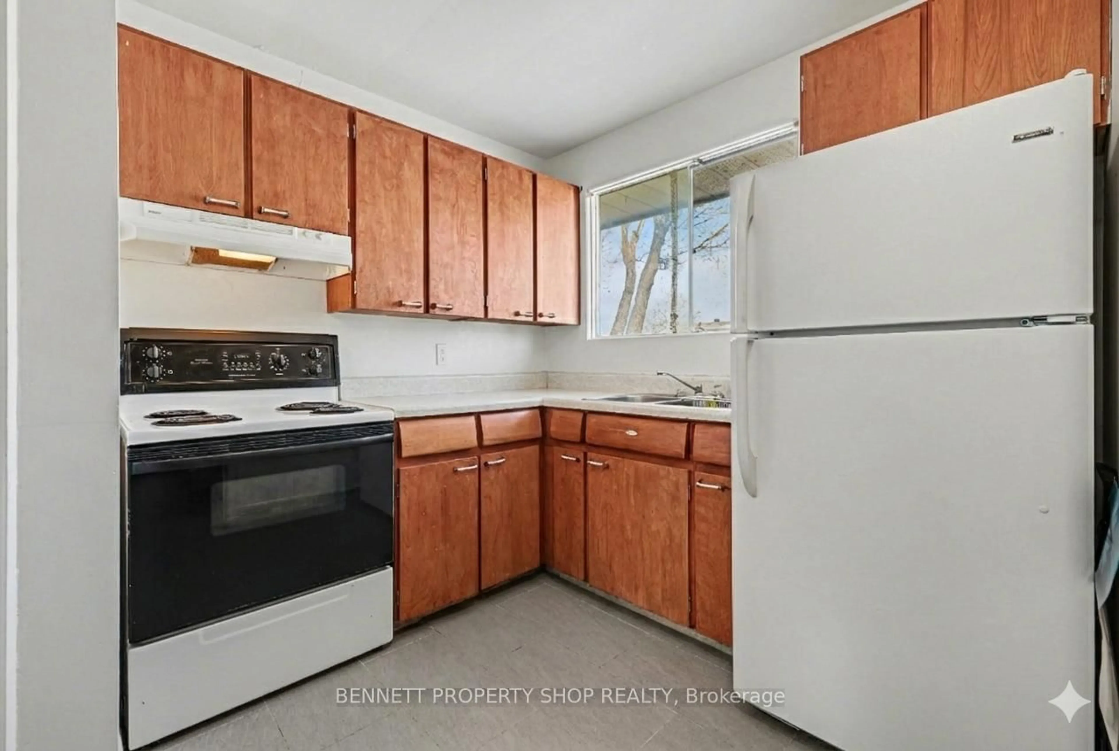 Standard kitchen, unknown for 1112 Cobden Rd, Ottawa Ontario K2C 2Z2