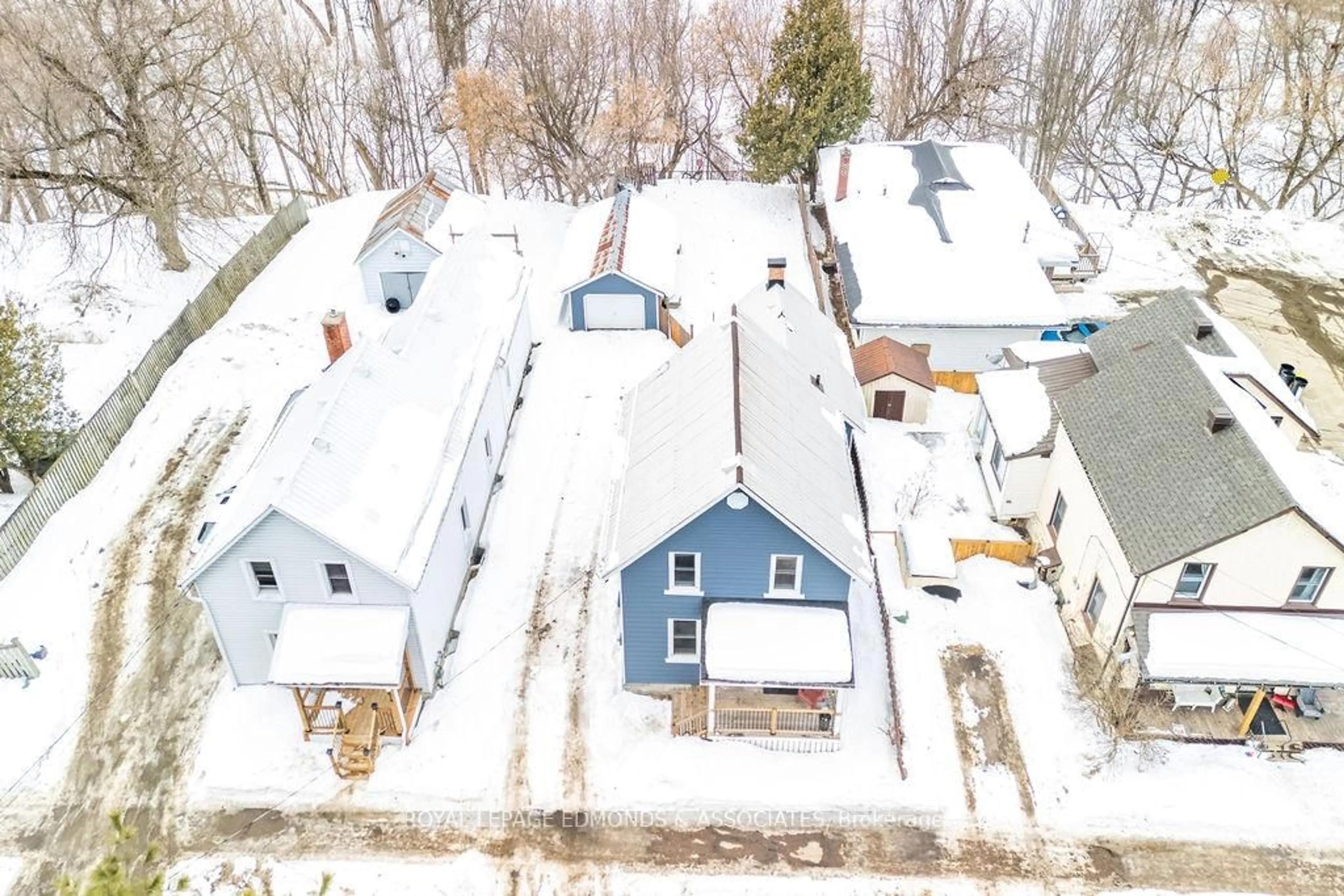 A pic from outside/outdoor area/front of a property/back of a property/a pic from drone, street for 408 Moffat St, Pembroke Ontario K8A 3X9