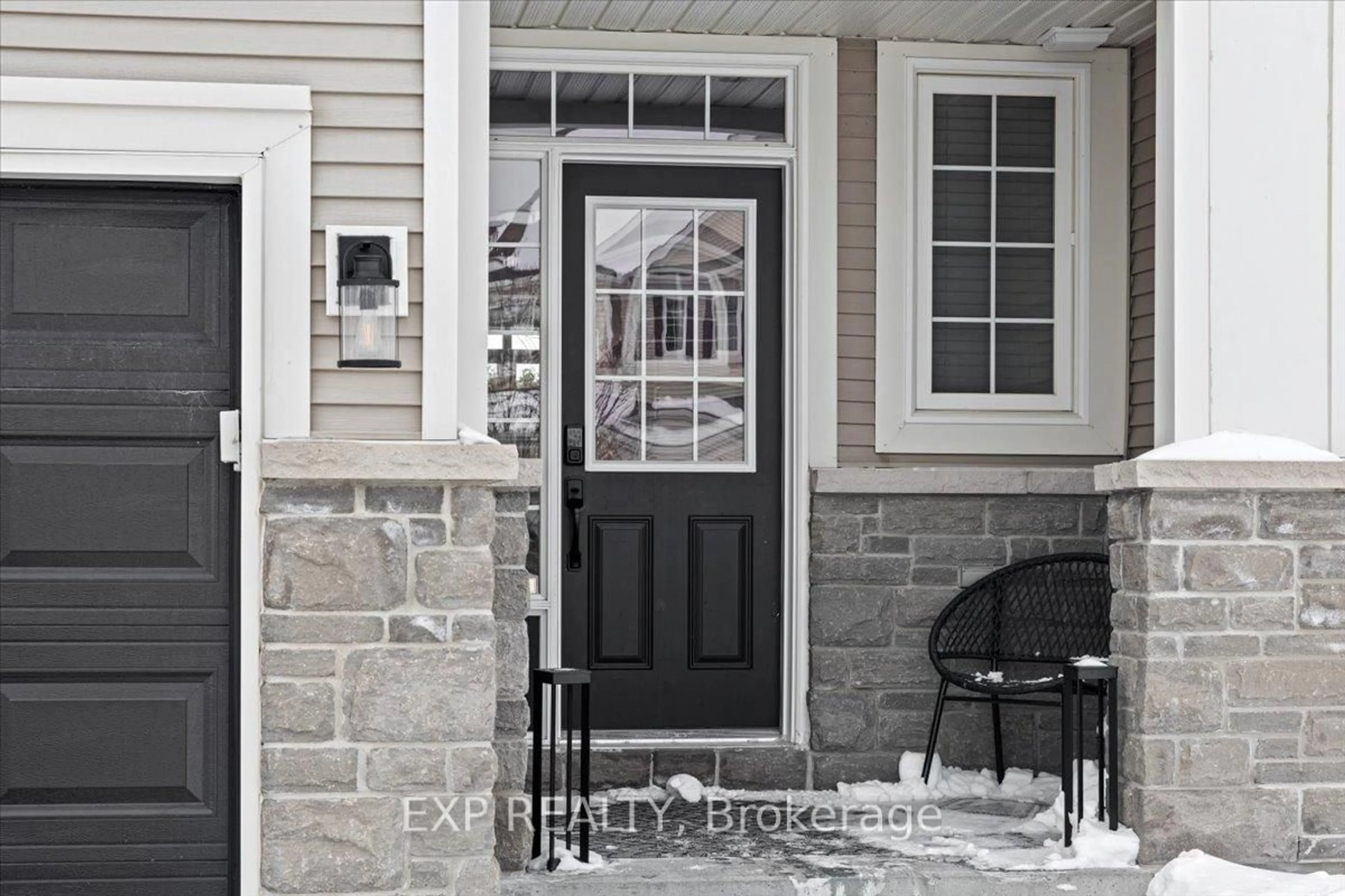 Indoor entryway for 589 Pepperville Cres, Ottawa Ontario K2M 0E7