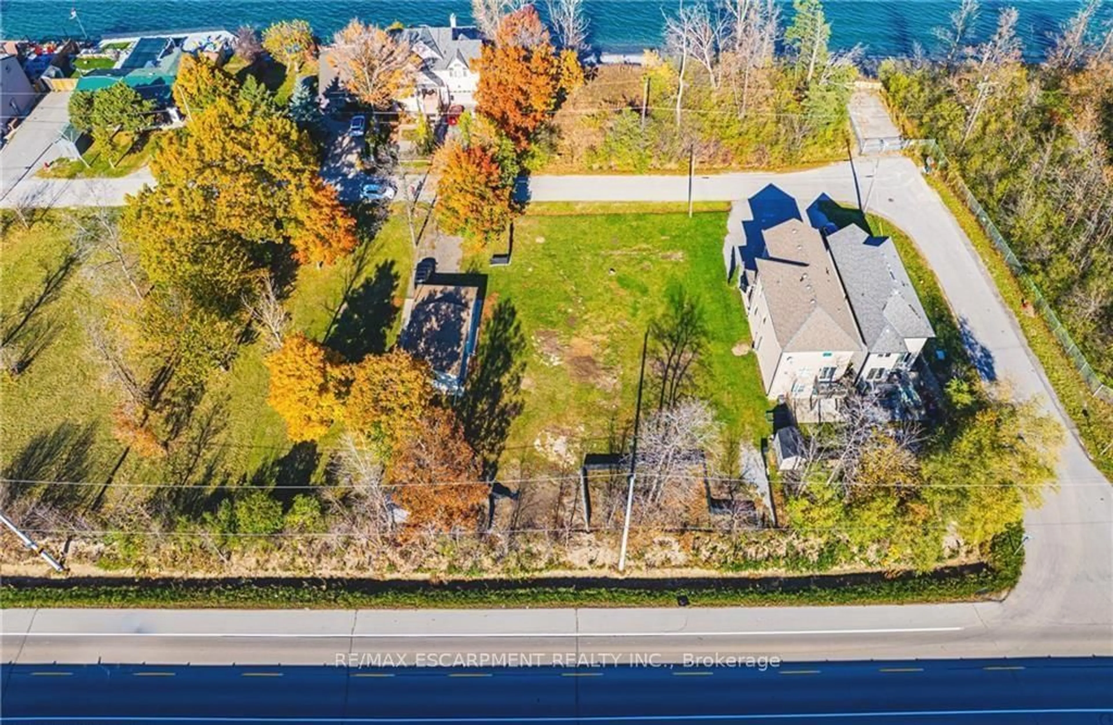 A pic from outside/outdoor area/front of a property/back of a property/a pic from drone, water/lake/river/ocean view for 7 Trillium Ave, Hamilton Ontario L8E 5E1