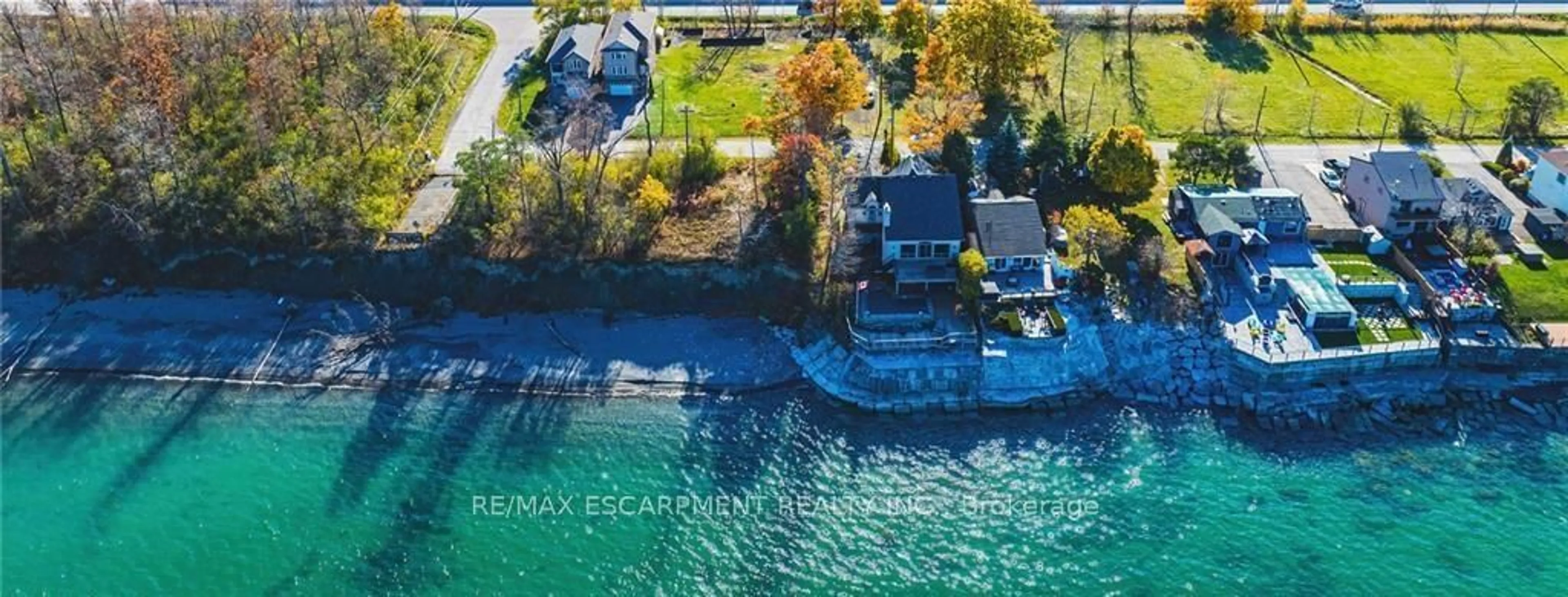 A pic from outside/outdoor area/front of a property/back of a property/a pic from drone, water/lake/river/ocean view for 7 Trillium Ave, Hamilton Ontario L8E 5E1