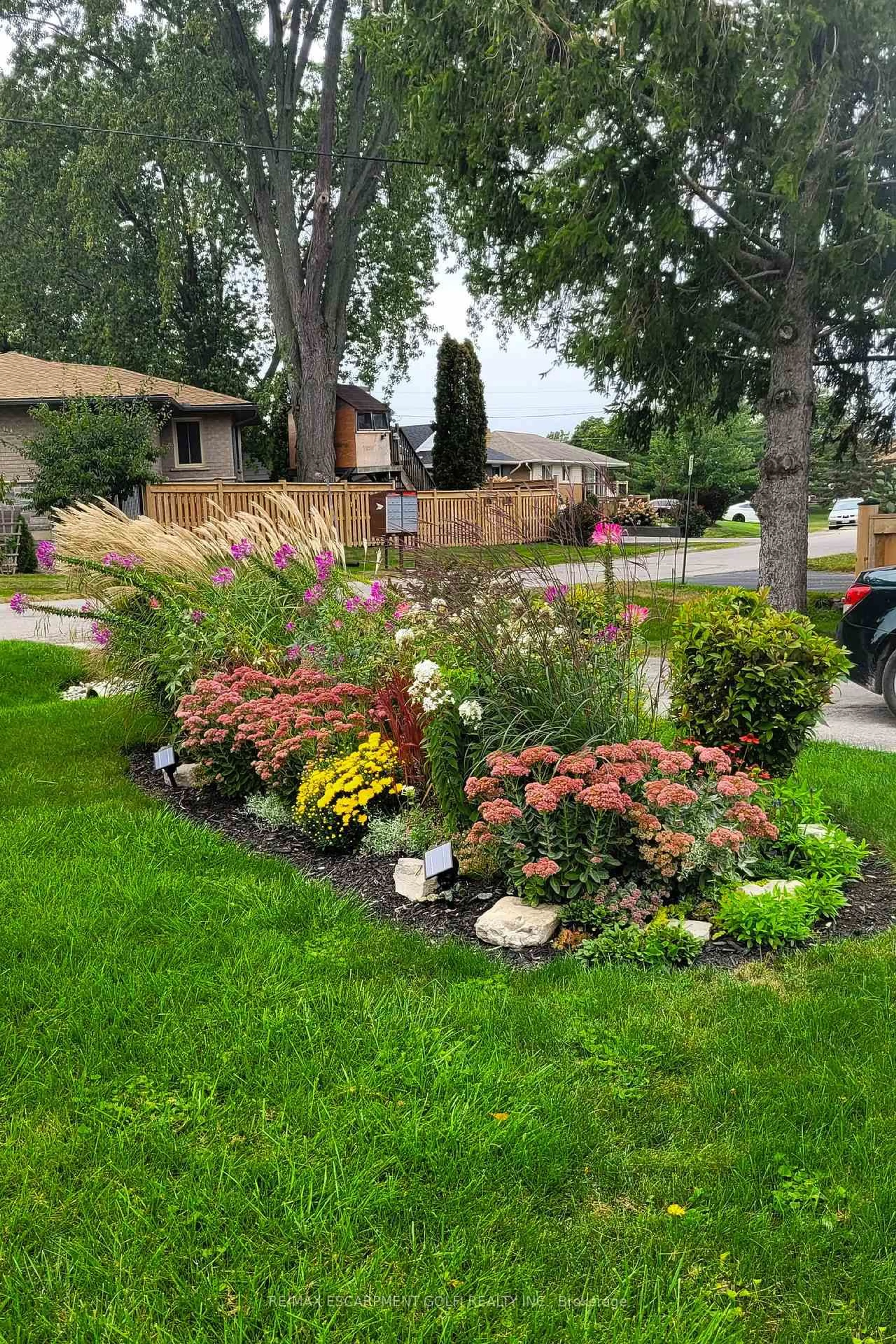 Patio, street for 4326 Hillview Dr, Lincoln Ontario L3J 0H8