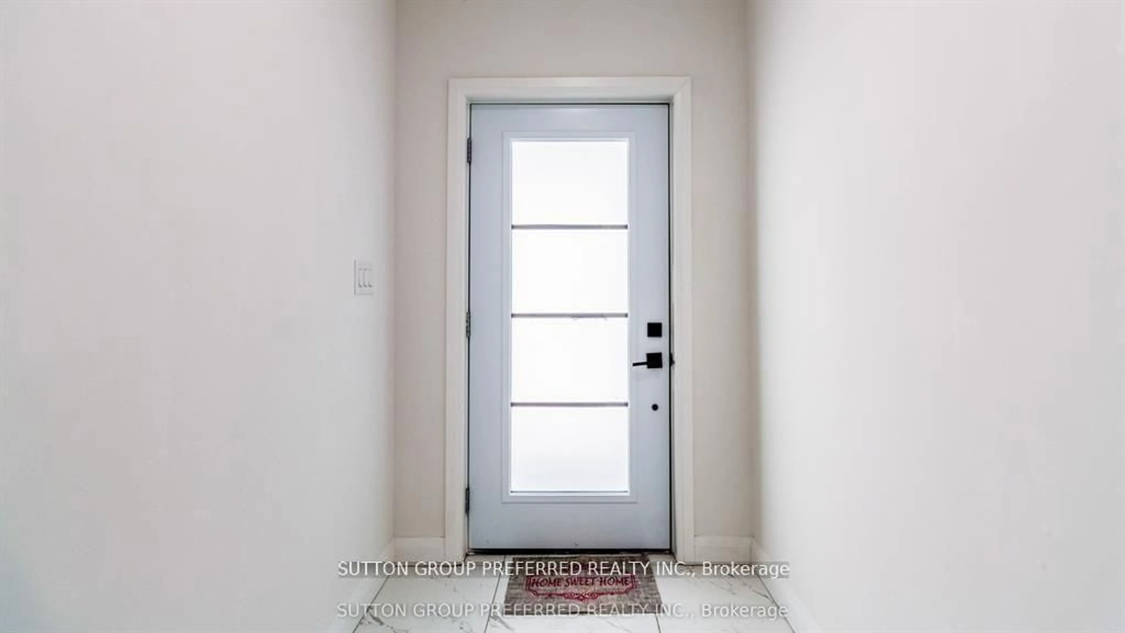 Indoor entryway for 1041 Karenana Rd, London South Ontario N6M 0K2