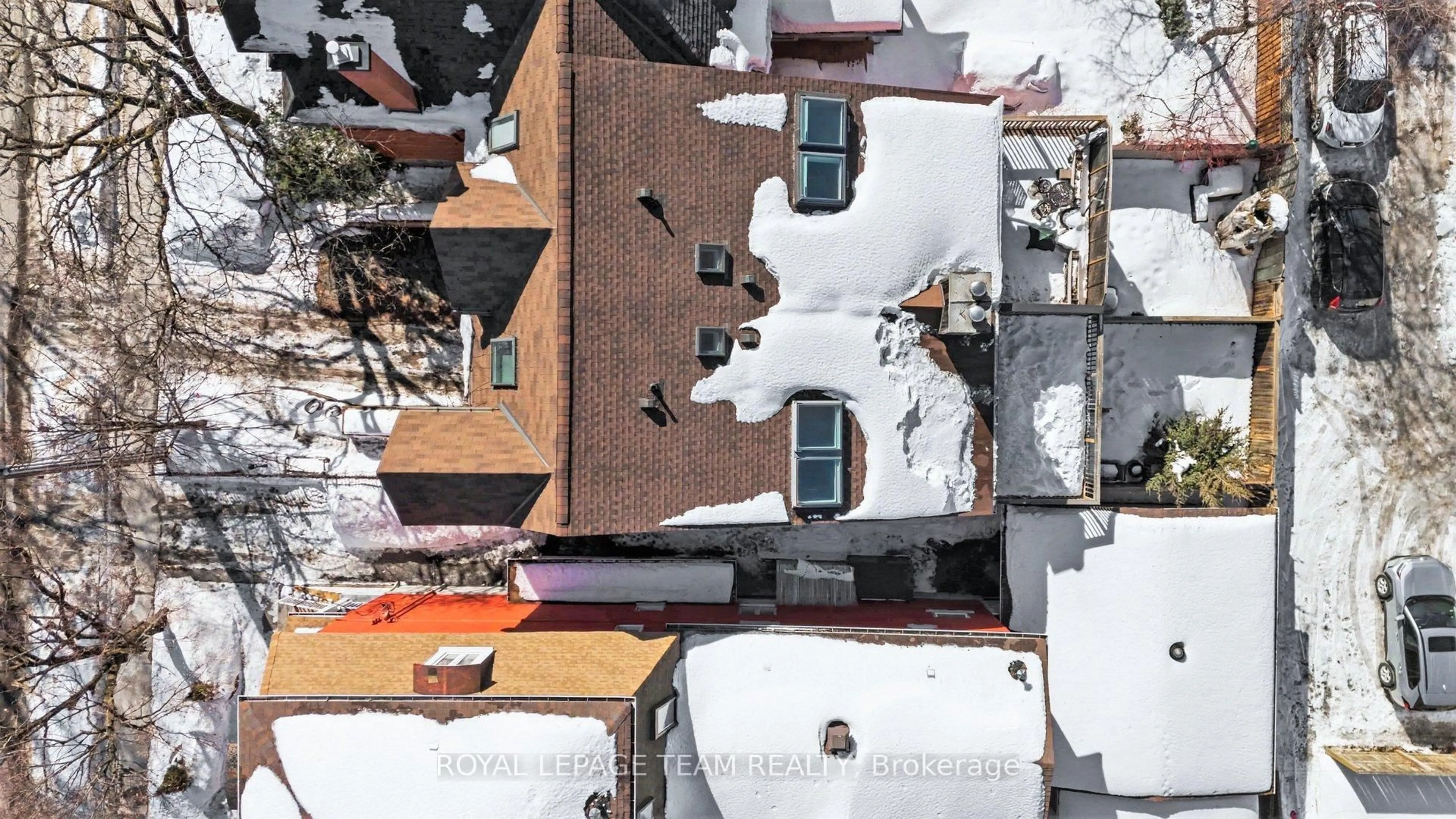 A pic from outside/outdoor area/front of a property/back of a property/a pic from drone, street for 595 Besserer St #C, Ottawa Ontario K1N 6C8
