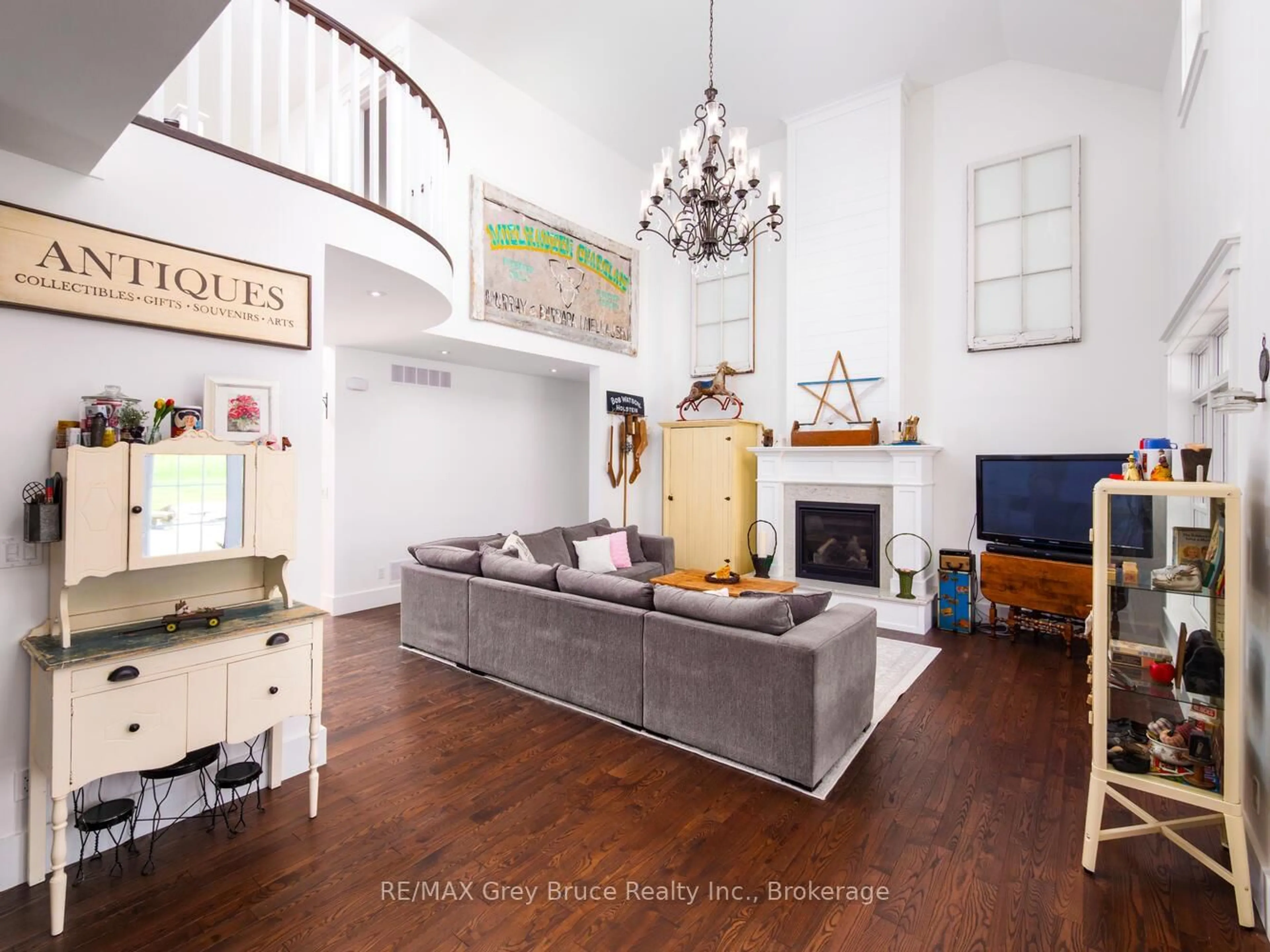 Living room with furniture, unknown for 33 Dunks Bay Rd, Northern Bruce Peninsula Ontario N0H 2R0