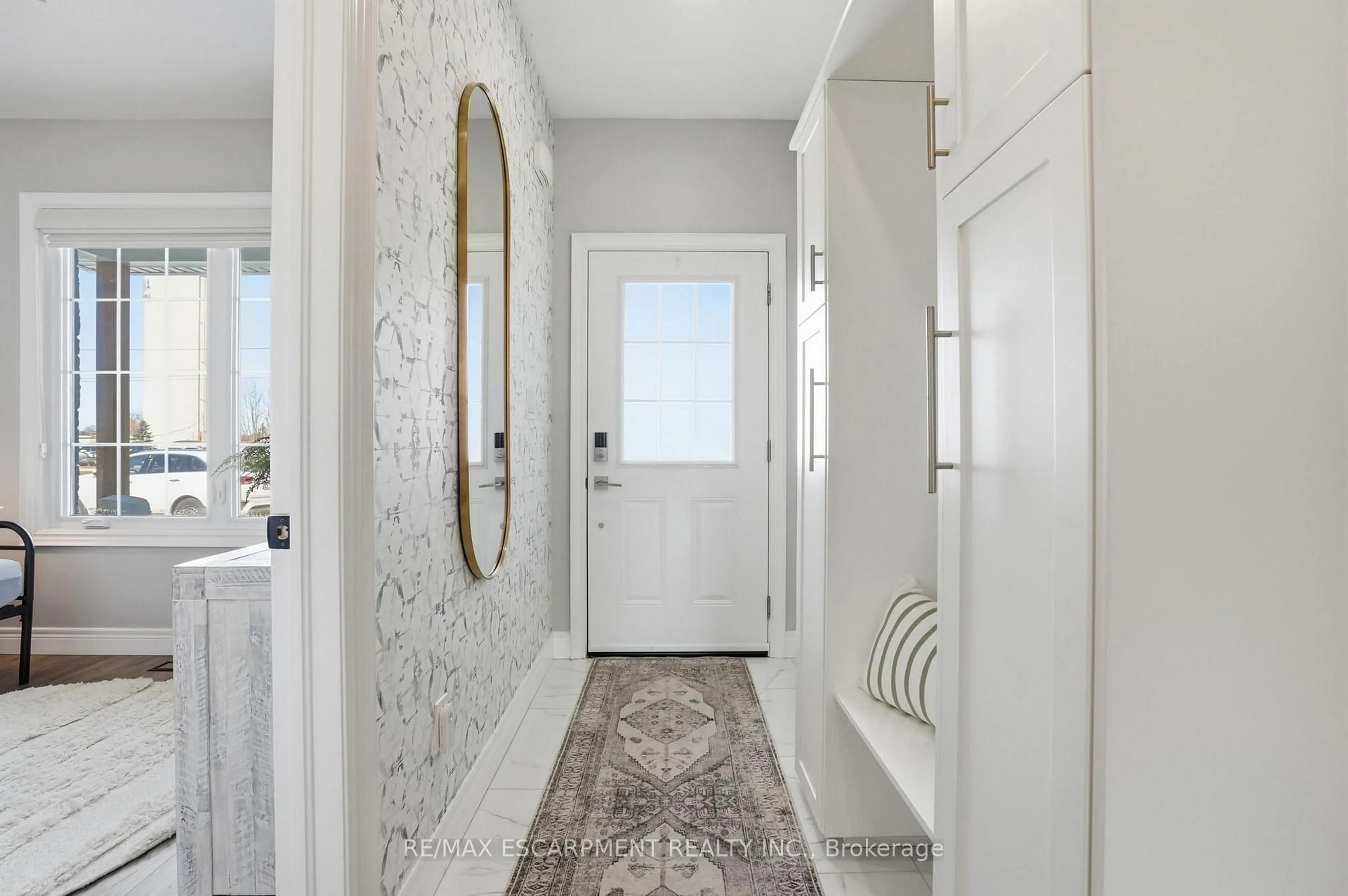 Indoor entryway for 61A Haddington St, Haldimand Ontario N3W 2N4