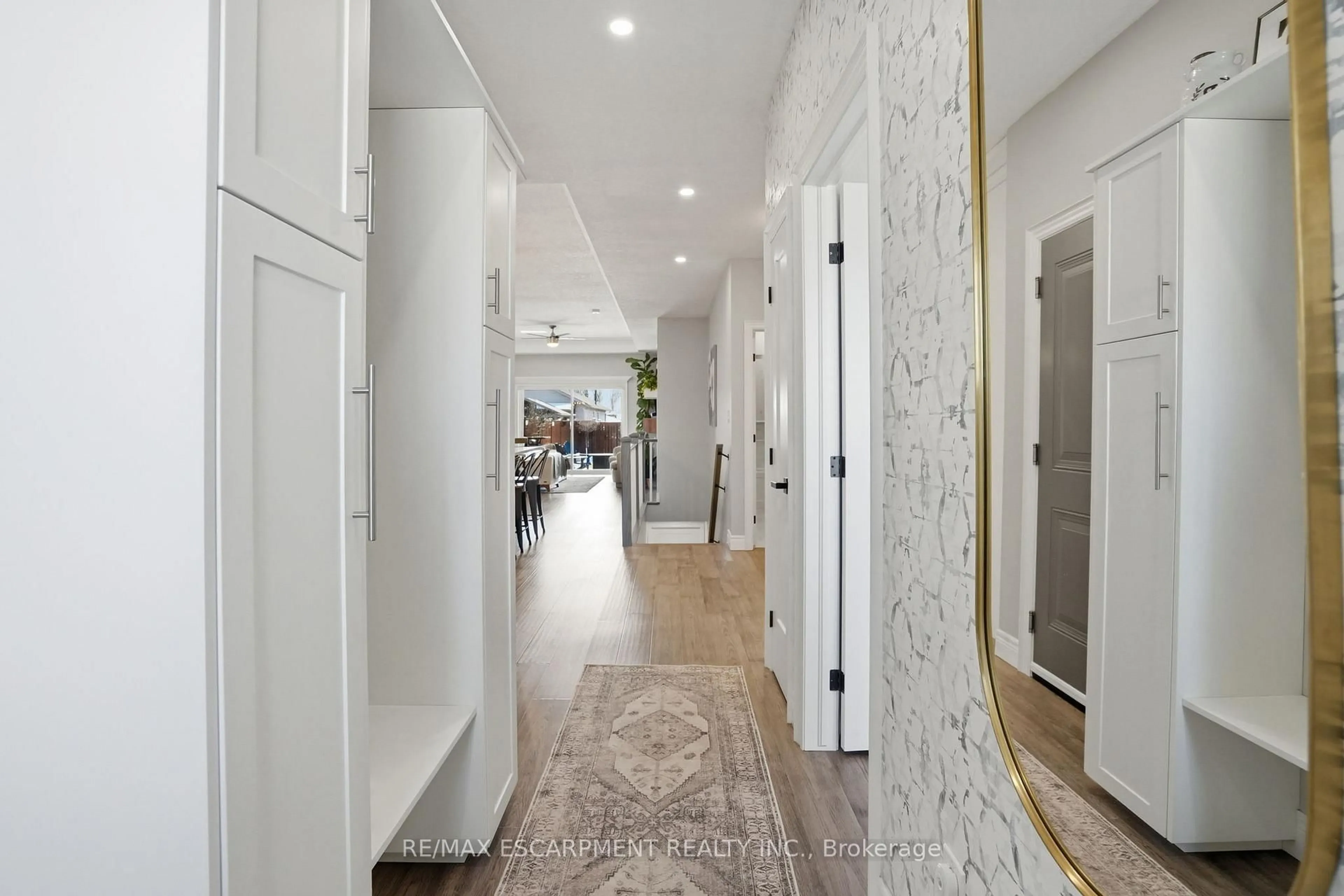 Indoor entryway for 61A Haddington St, Haldimand Ontario N3W 2N4