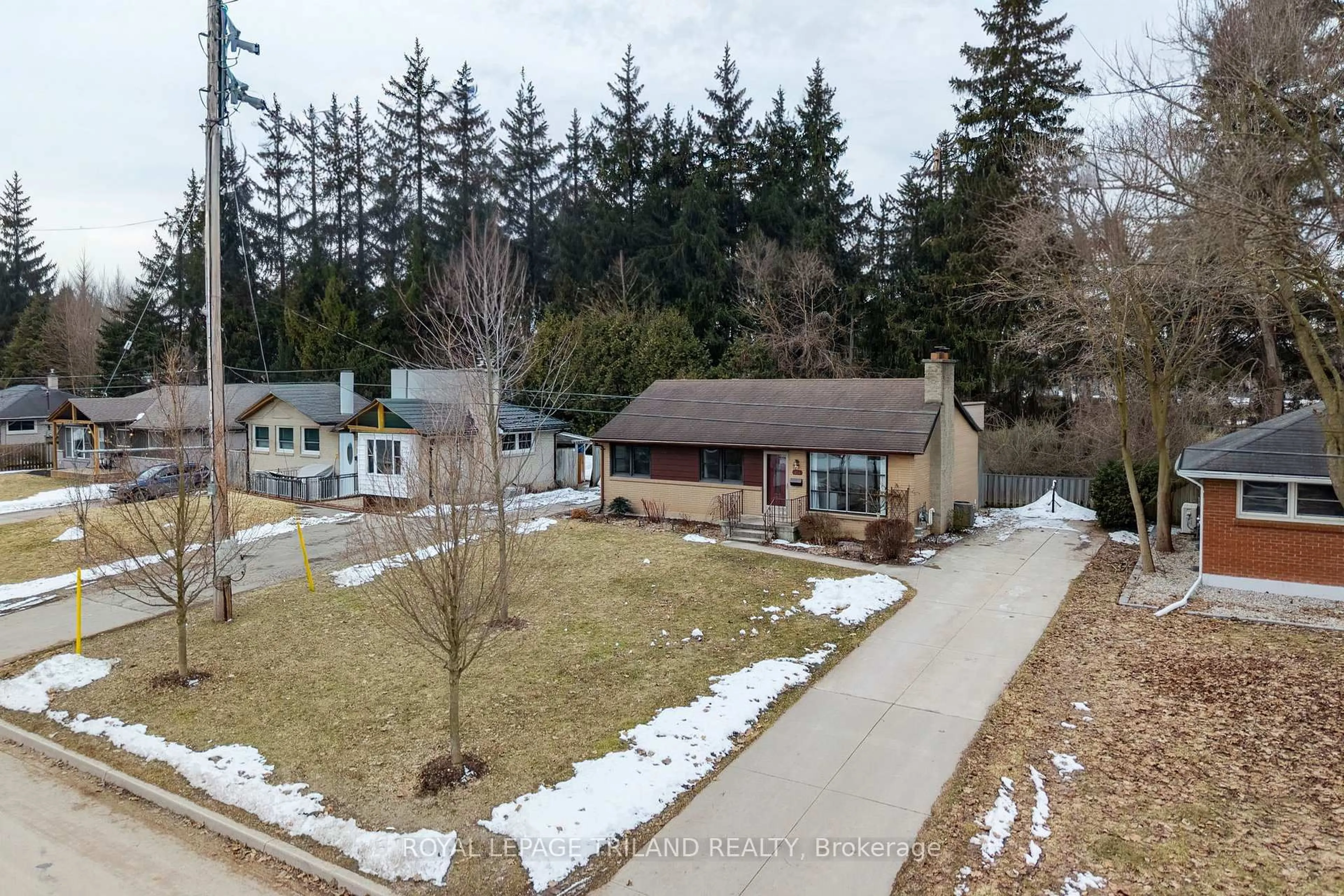 A pic from outside/outdoor area/front of a property/back of a property/a pic from drone, unknown for 171 Trowbridge Ave, London South Ontario N6J 3M2