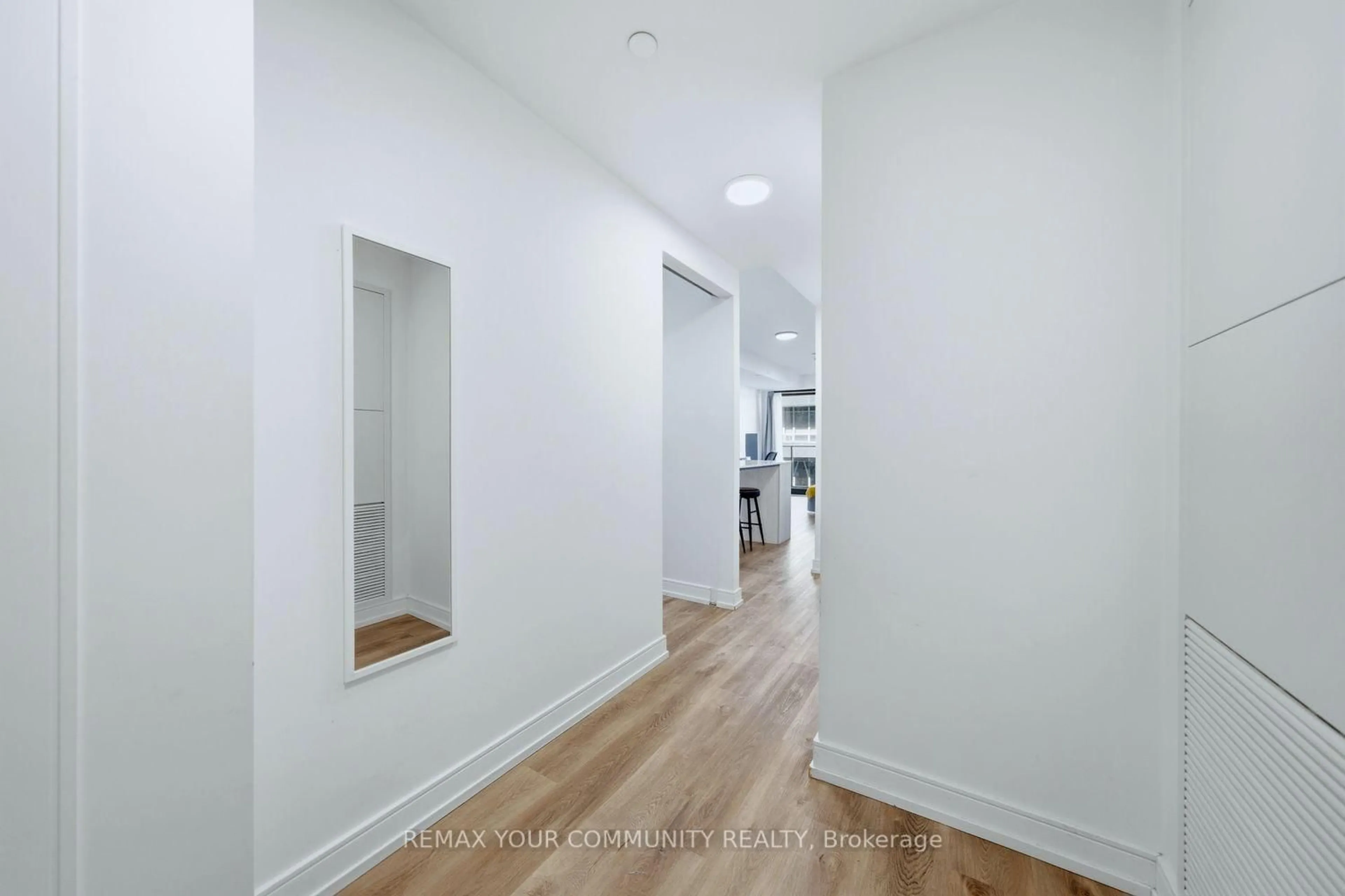 Indoor entryway for 1 Jarvis St #1317, Hamilton Ontario L8R 3J2