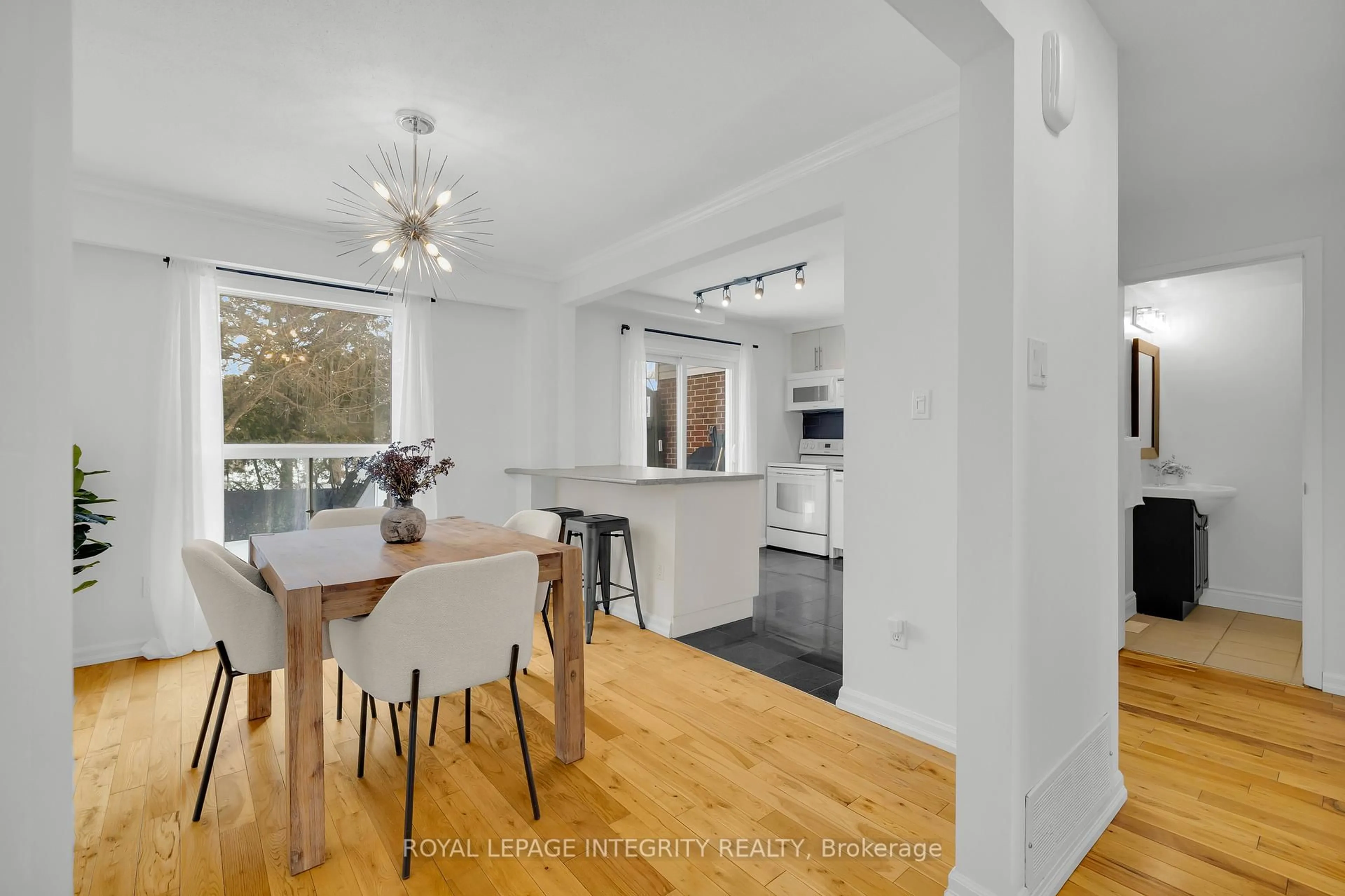 Dining room, unknown for 7 Fallow Crt, Ottawa Ontario K1T 1W8