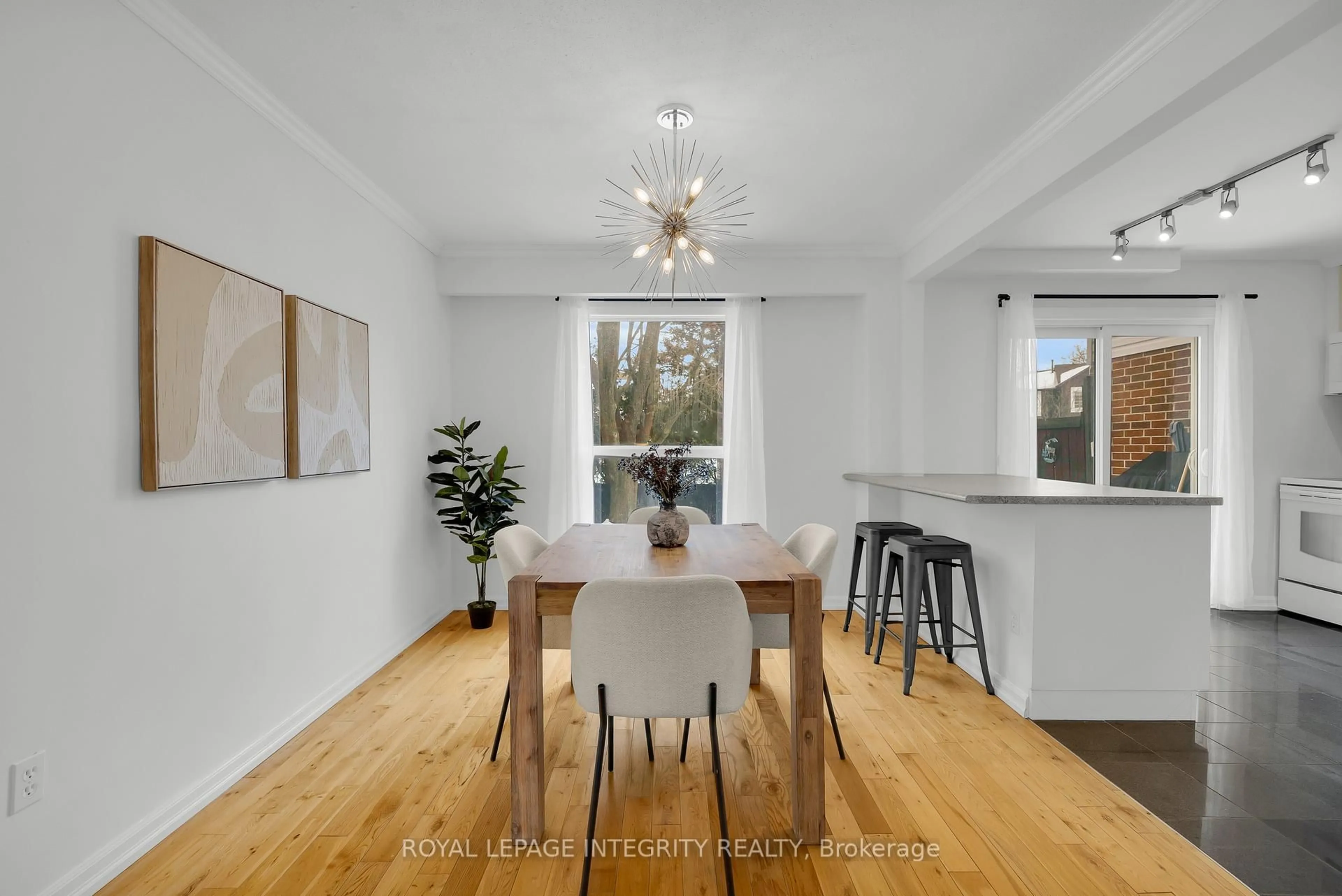 Dining room, wood/laminate floor for 7 Fallow Crt, Ottawa Ontario K1T 1W8