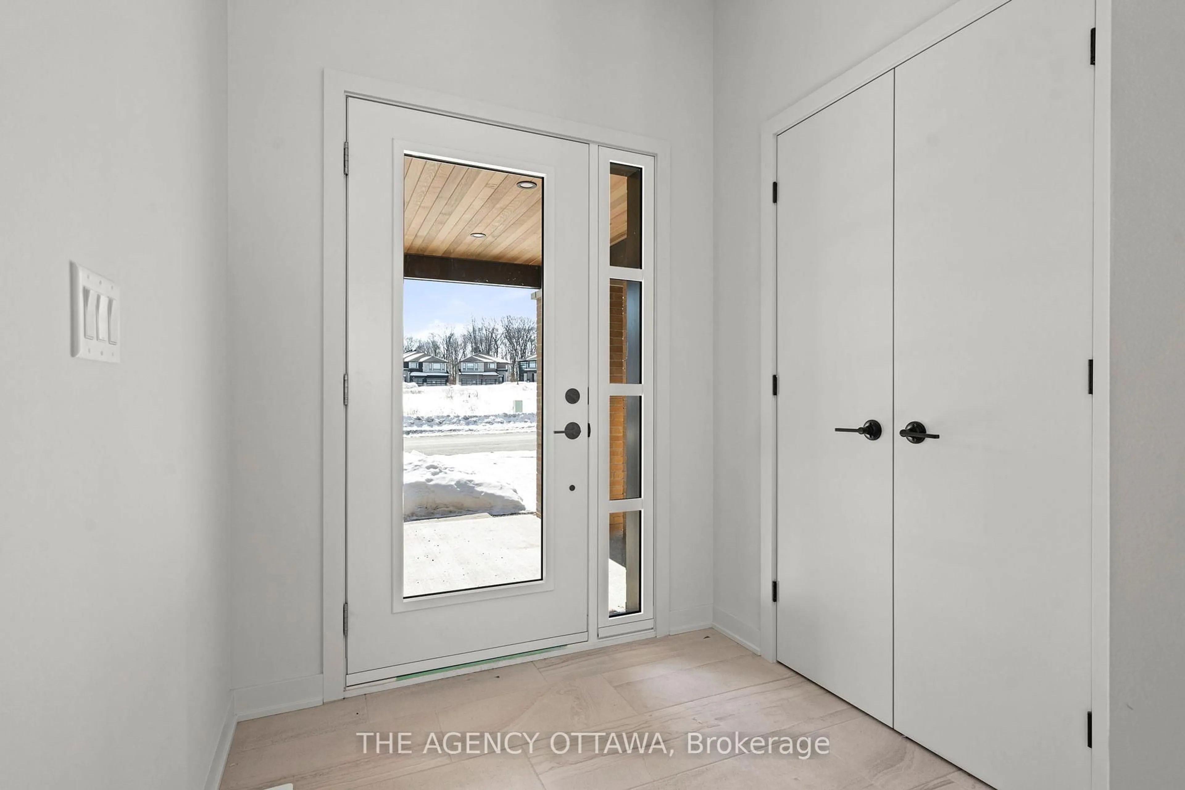 Indoor entryway for 1003 KITIGAN Grve, Ottawa Ontario K2K 0M9
