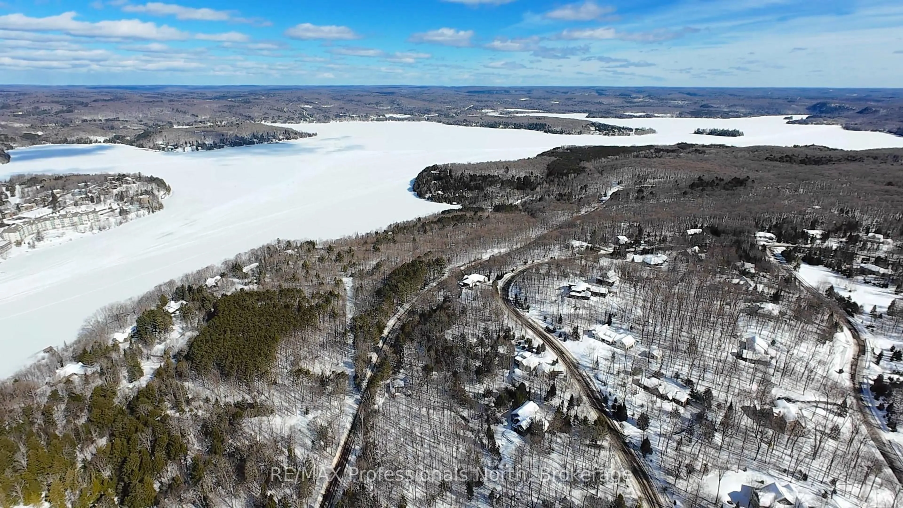A pic from outside/outdoor area/front of a property/back of a property/a pic from drone, water/lake/river/ocean view for 31 Deerfoot Tr, Huntsville Ontario P1H 0A6