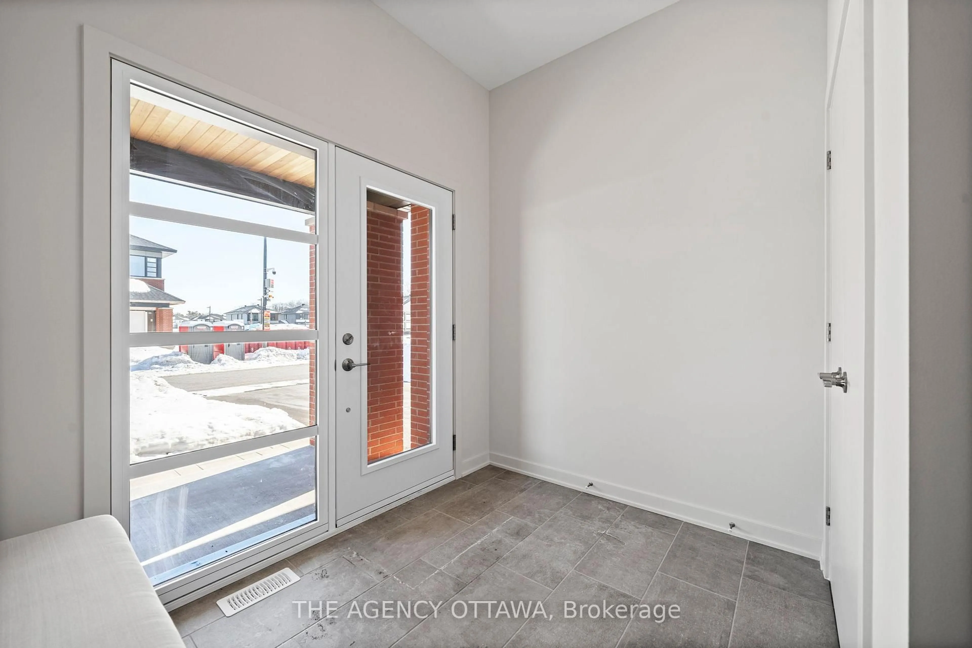 Indoor entryway for 386 WALDEN Dr, Ottawa Ontario K2K 0M9