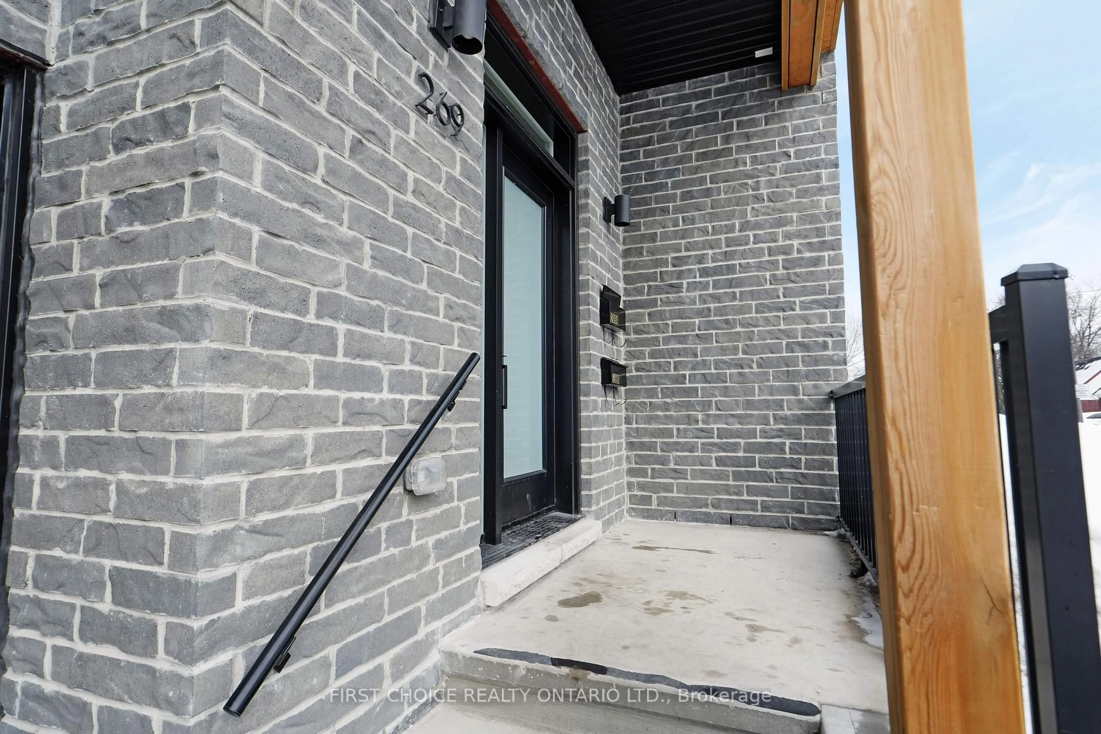 Unknown for 269 Queen Mary St, Ottawa Ontario K1K 1X1