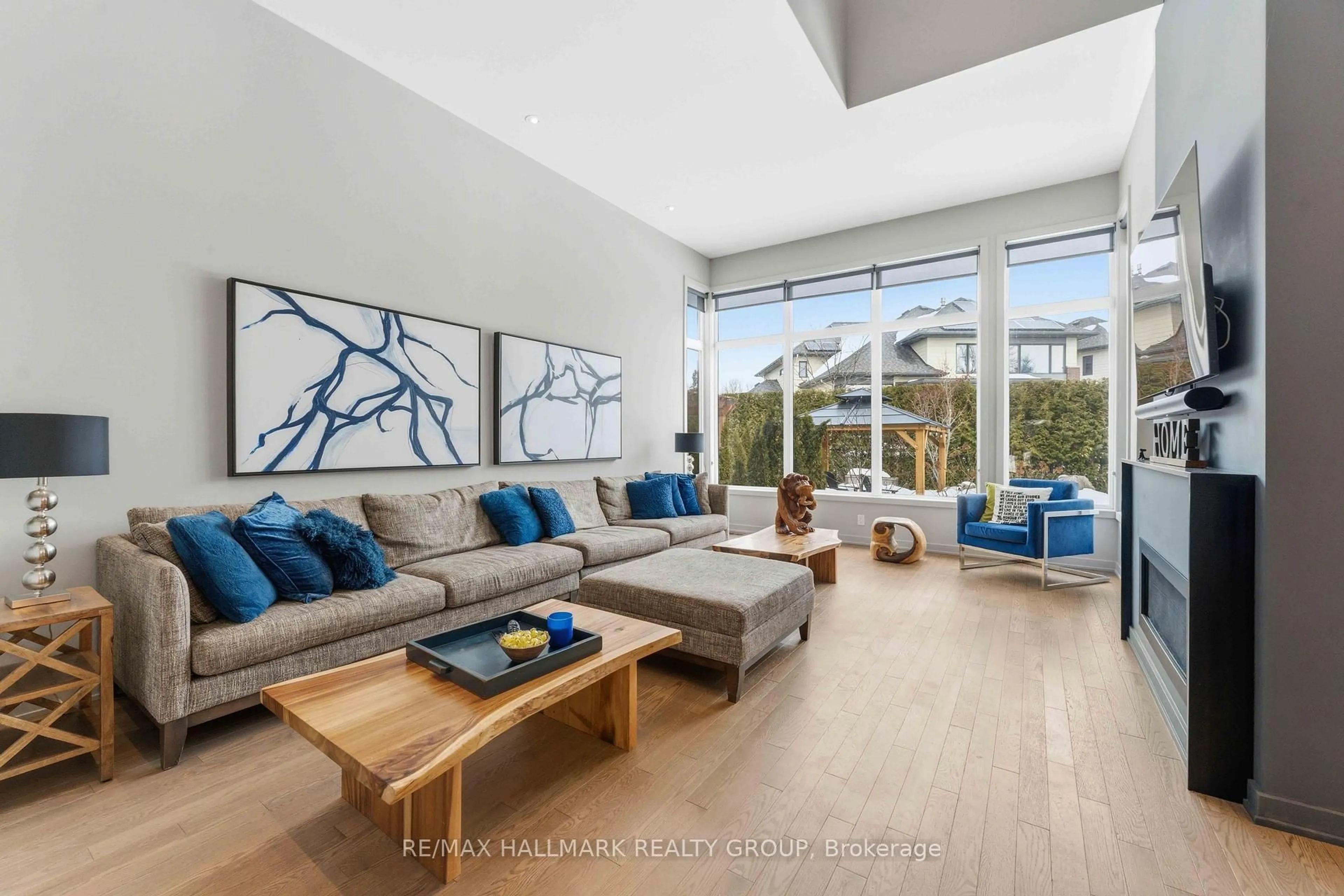 Living room with furniture, unknown for 254 Sunnyridge Cres, Ottawa Ontario K2M 0H3