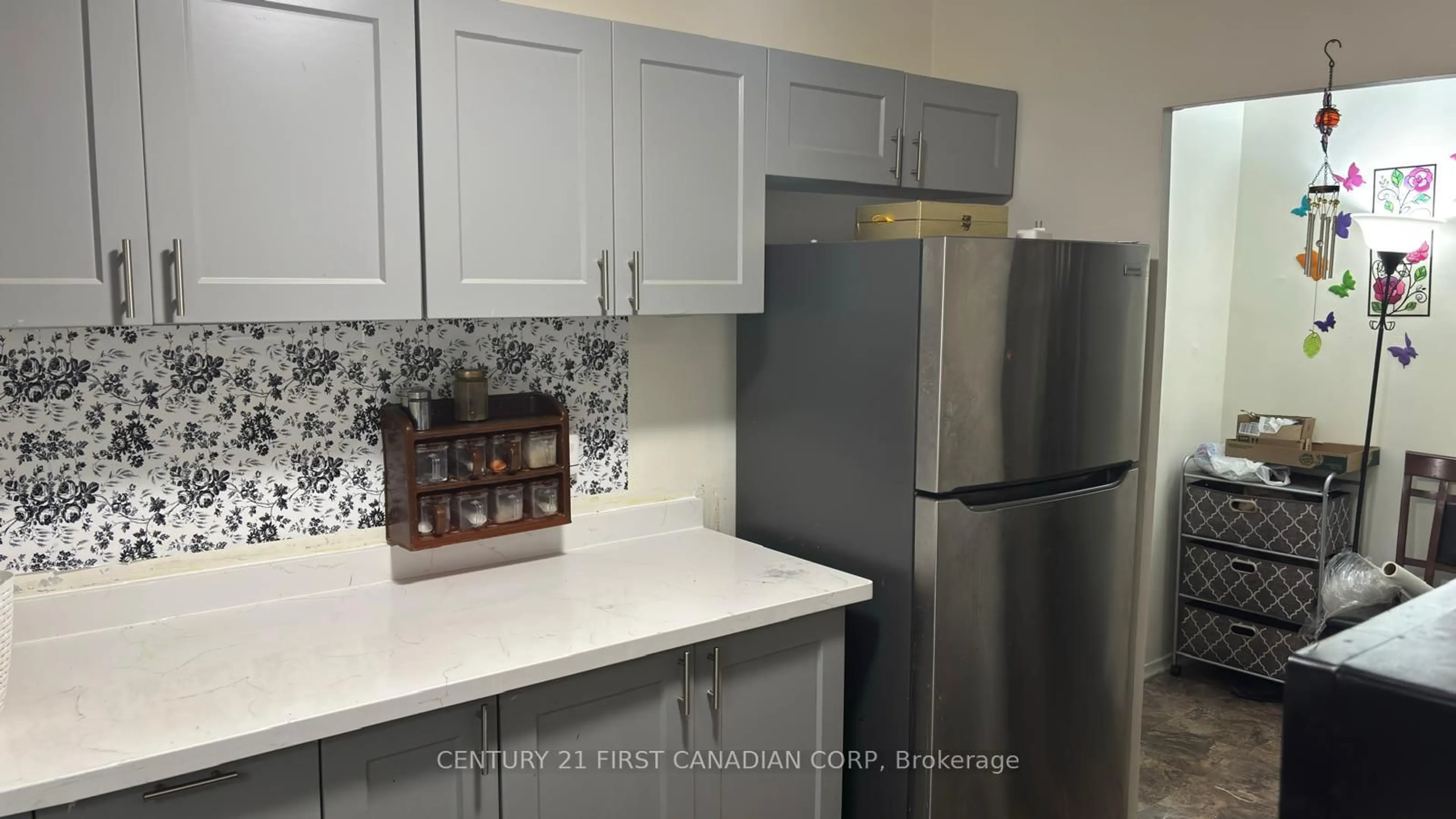 Standard kitchen, ceramic/tile floor for 573 Mornington Ave #210, London East Ontario N5Y 4T9