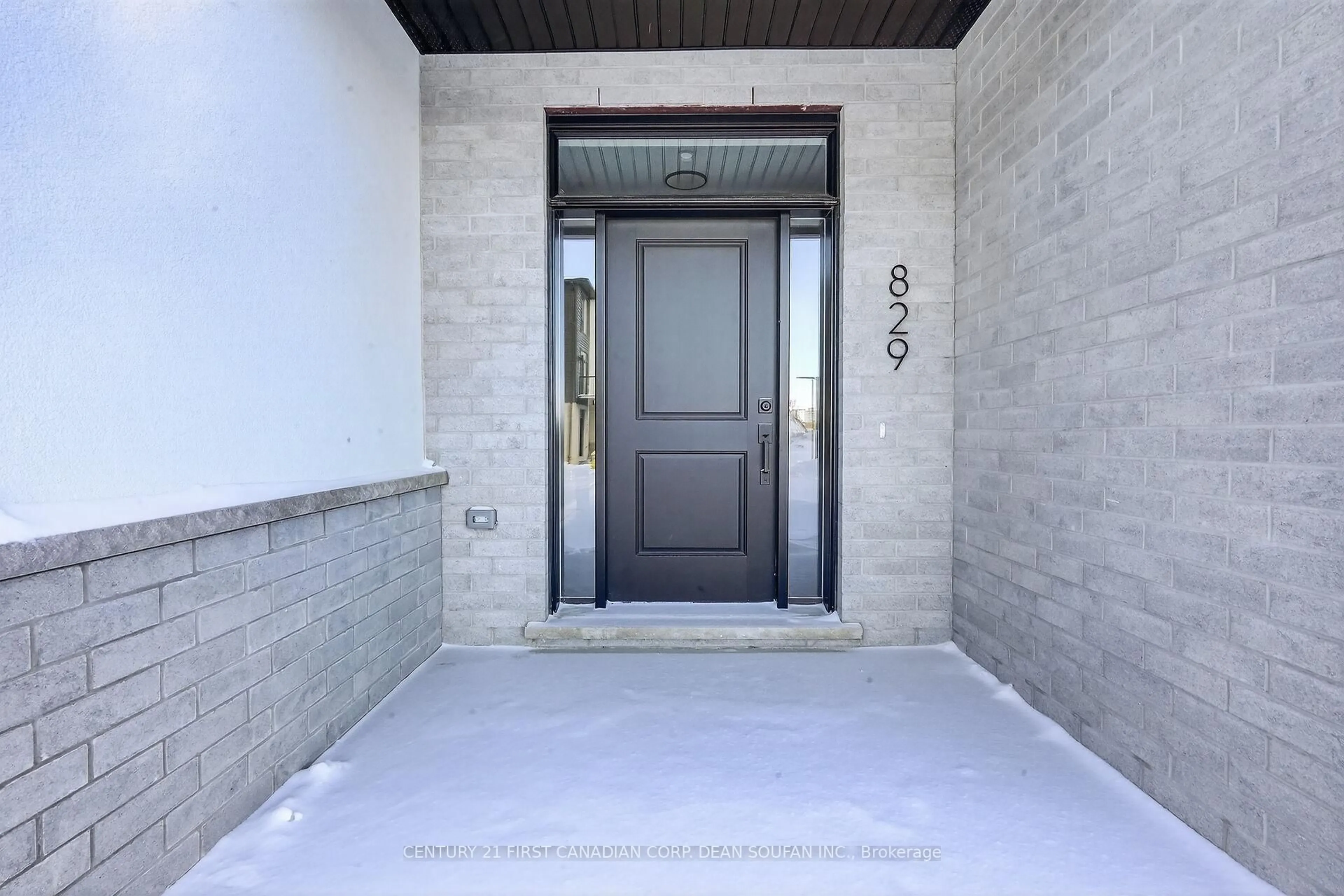 Indoor entryway for 845 Catalpa Sq, London North Ontario N6G 4A5