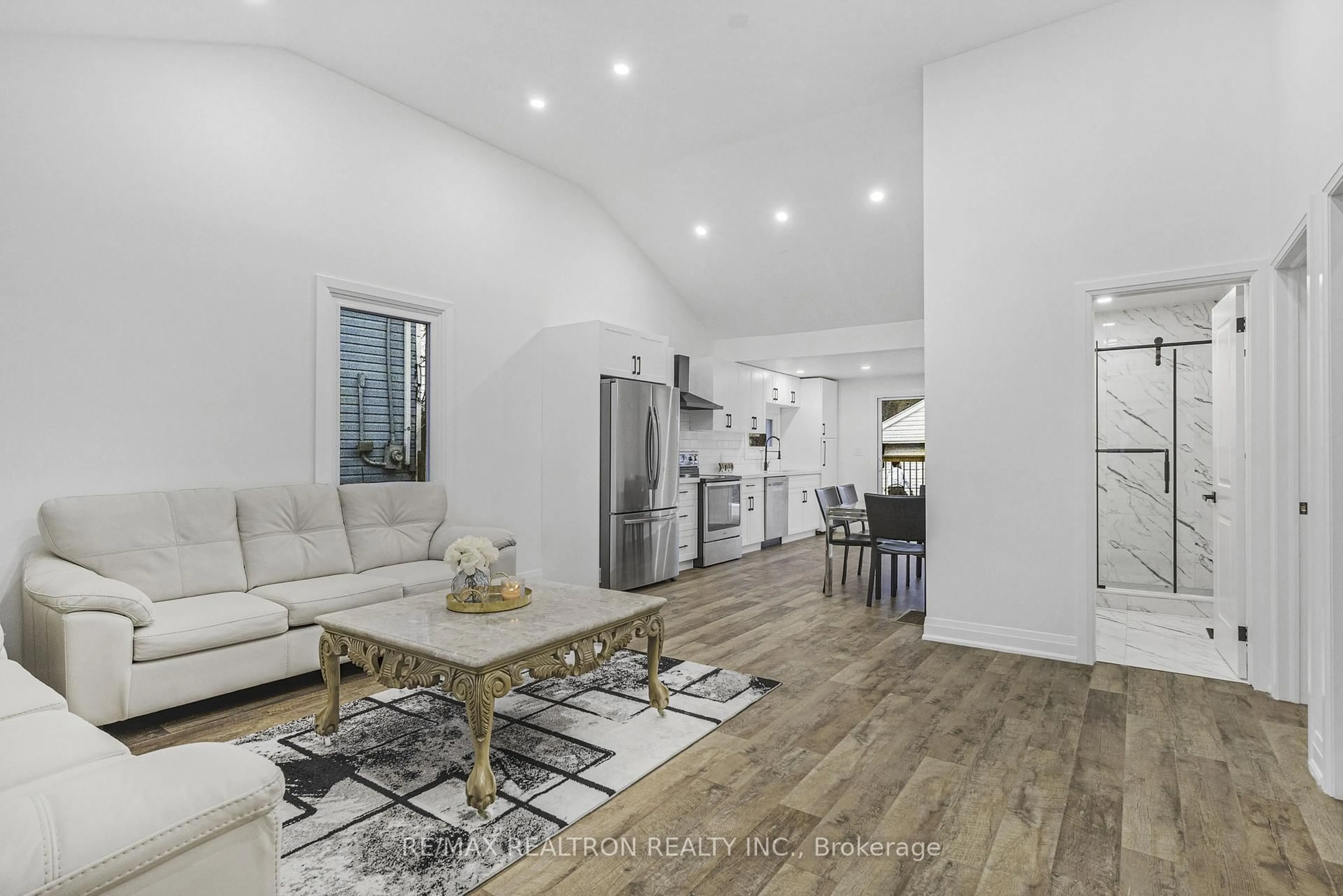 Living room with furniture, unknown for 6167 Skinner St, Niagara Falls Ontario L2G 2Y4