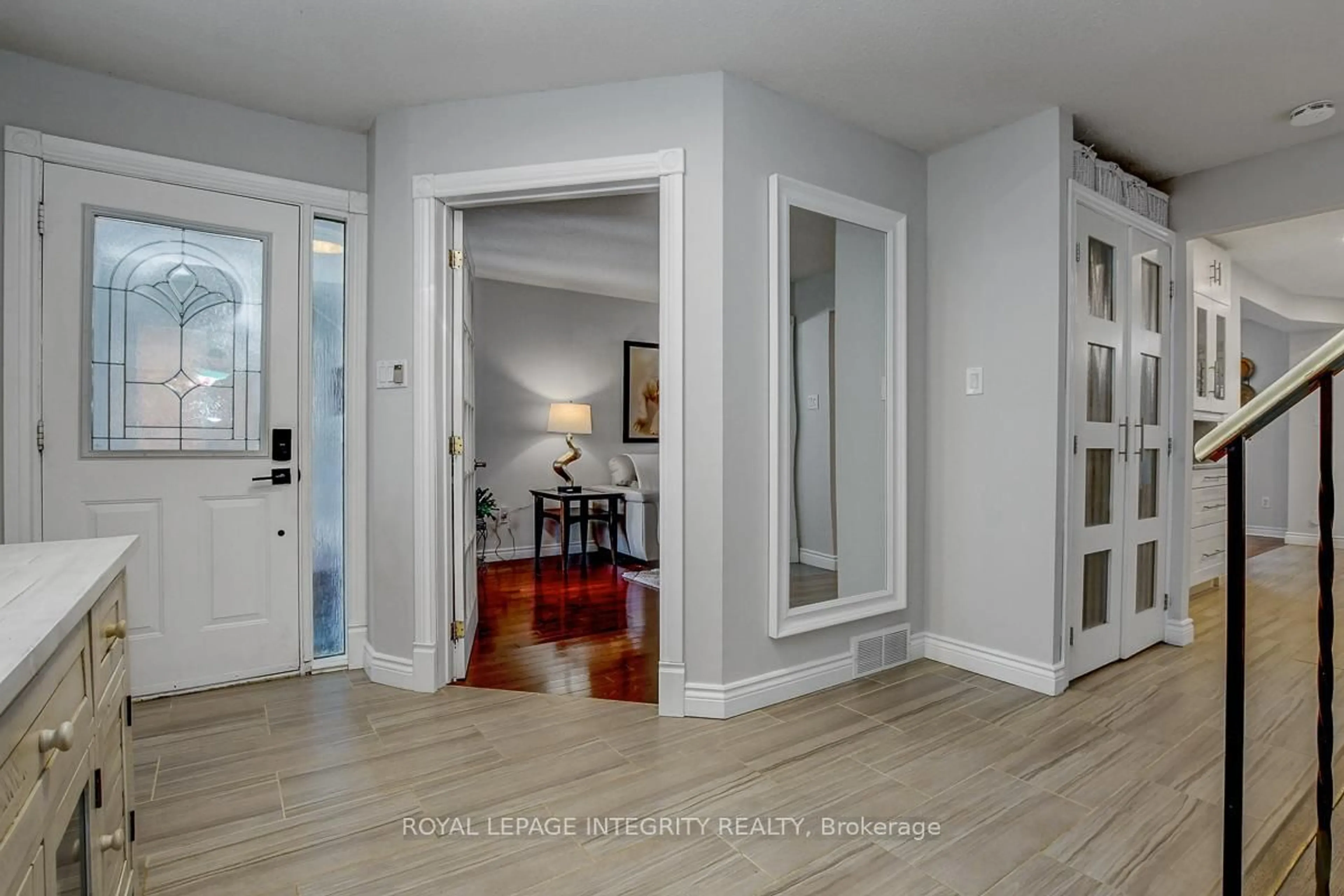 Indoor entryway for 3 Palomino Dr, Kanata Ontario K2M 1L9