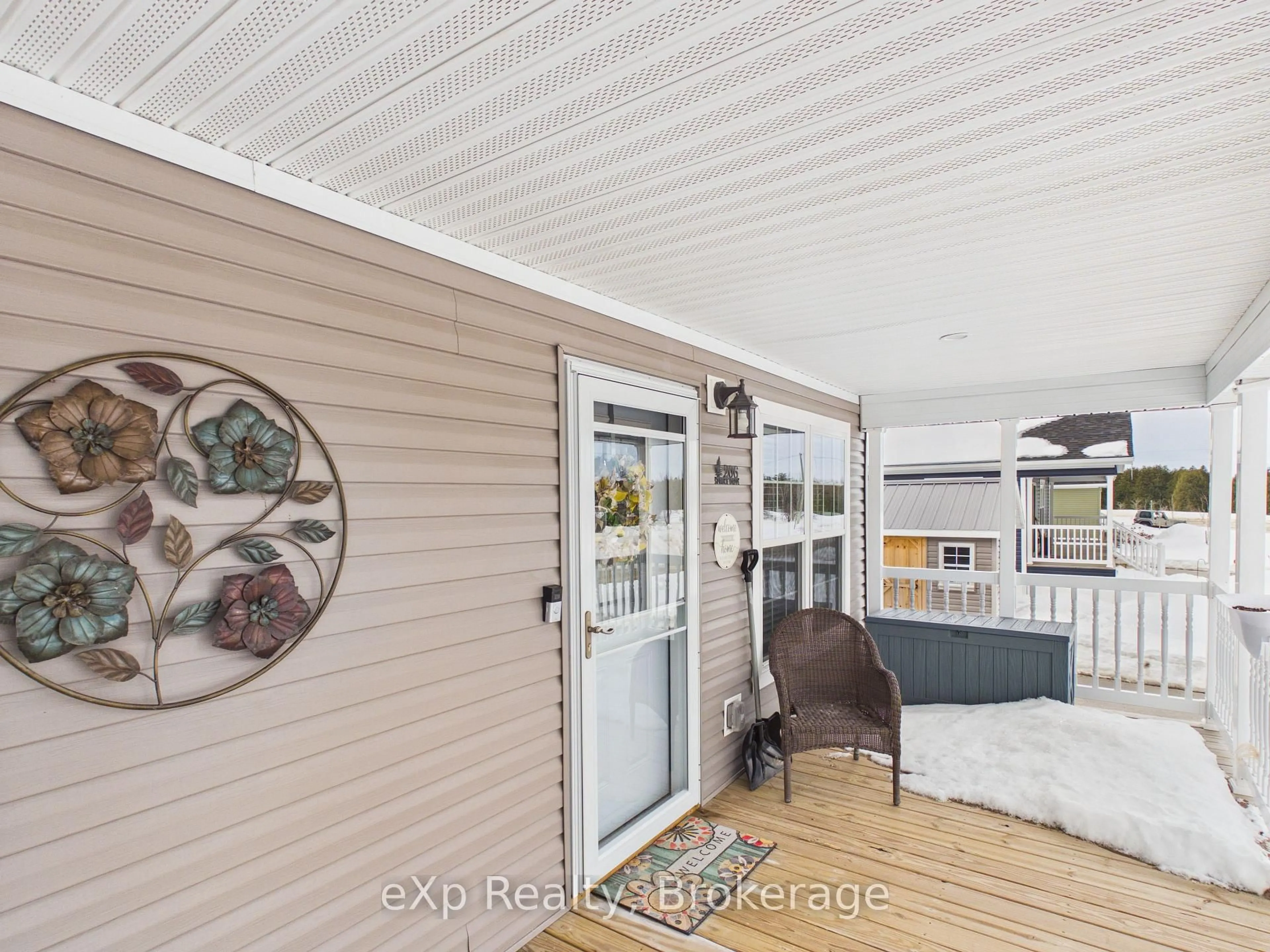 Indoor entryway for 206 Spruce Dr, West Grey Ontario N0G 0C4