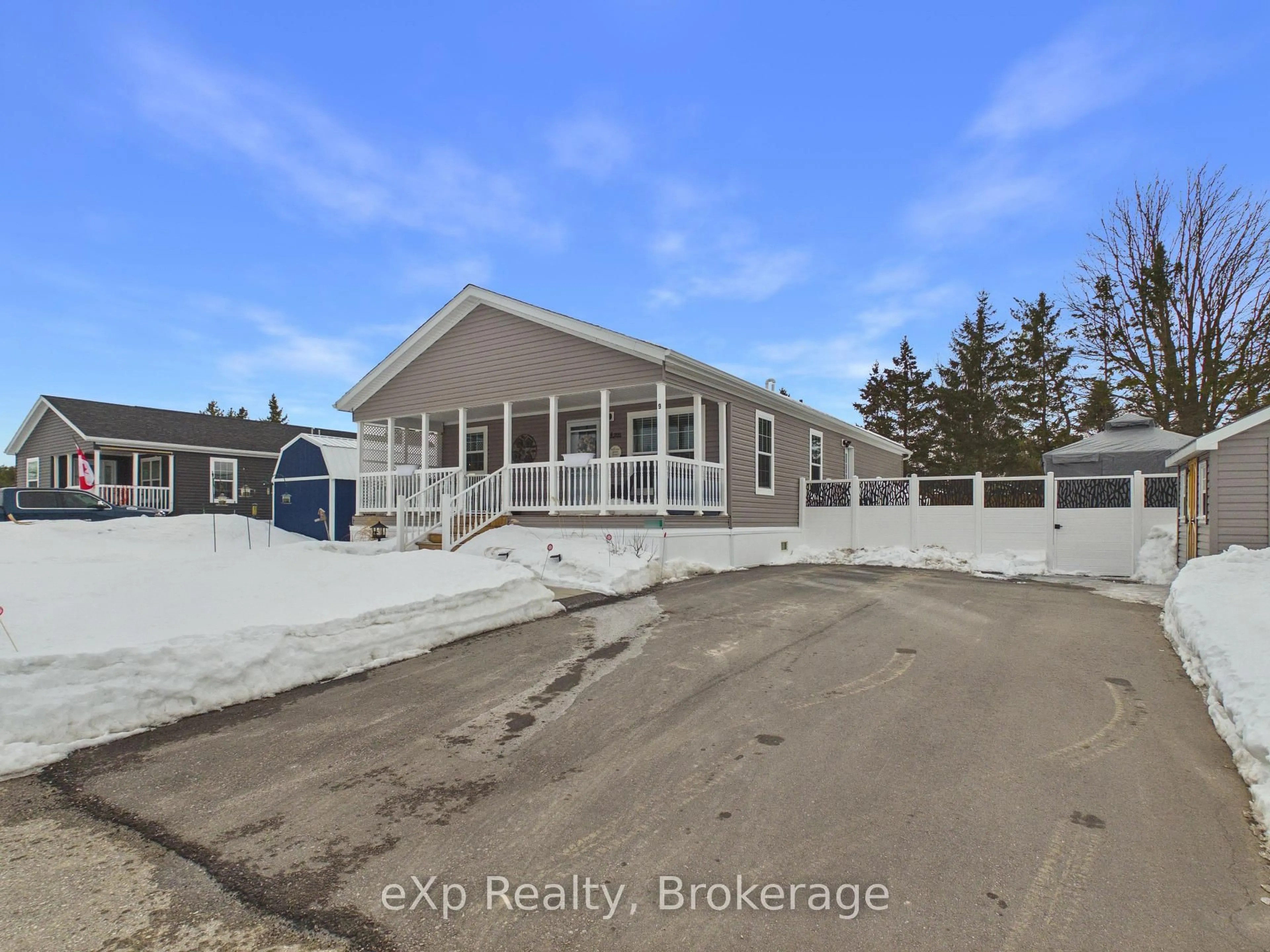 A pic from outside/outdoor area/front of a property/back of a property/a pic from drone, water/lake/river/ocean view for 206 Spruce Dr, West Grey Ontario N0G 0C4
