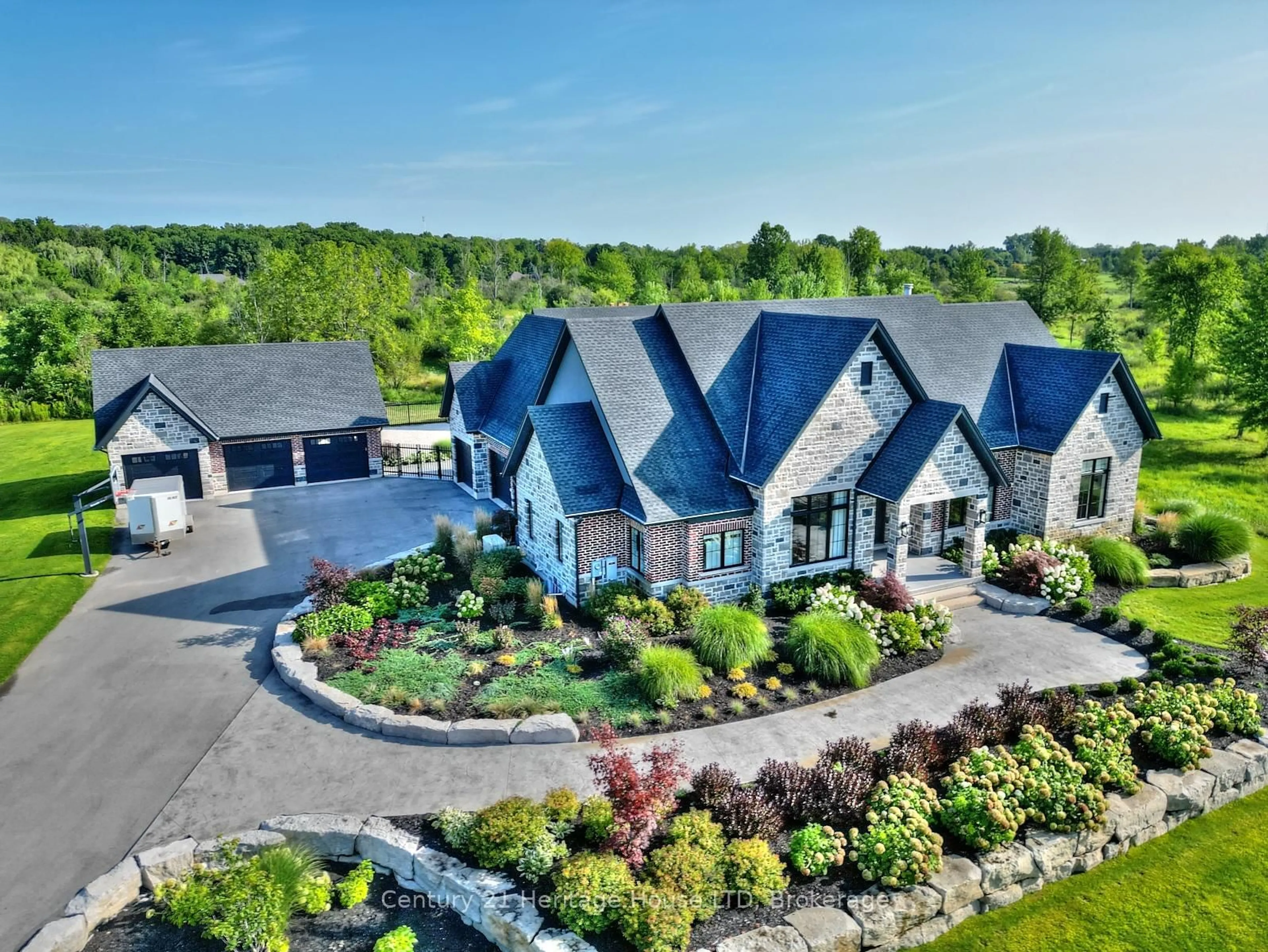 A pic from outside/outdoor area/front of a property/back of a property/a pic from drone, unknown for 1716 Rebecca St, Fort Erie Ontario L2A 5M4