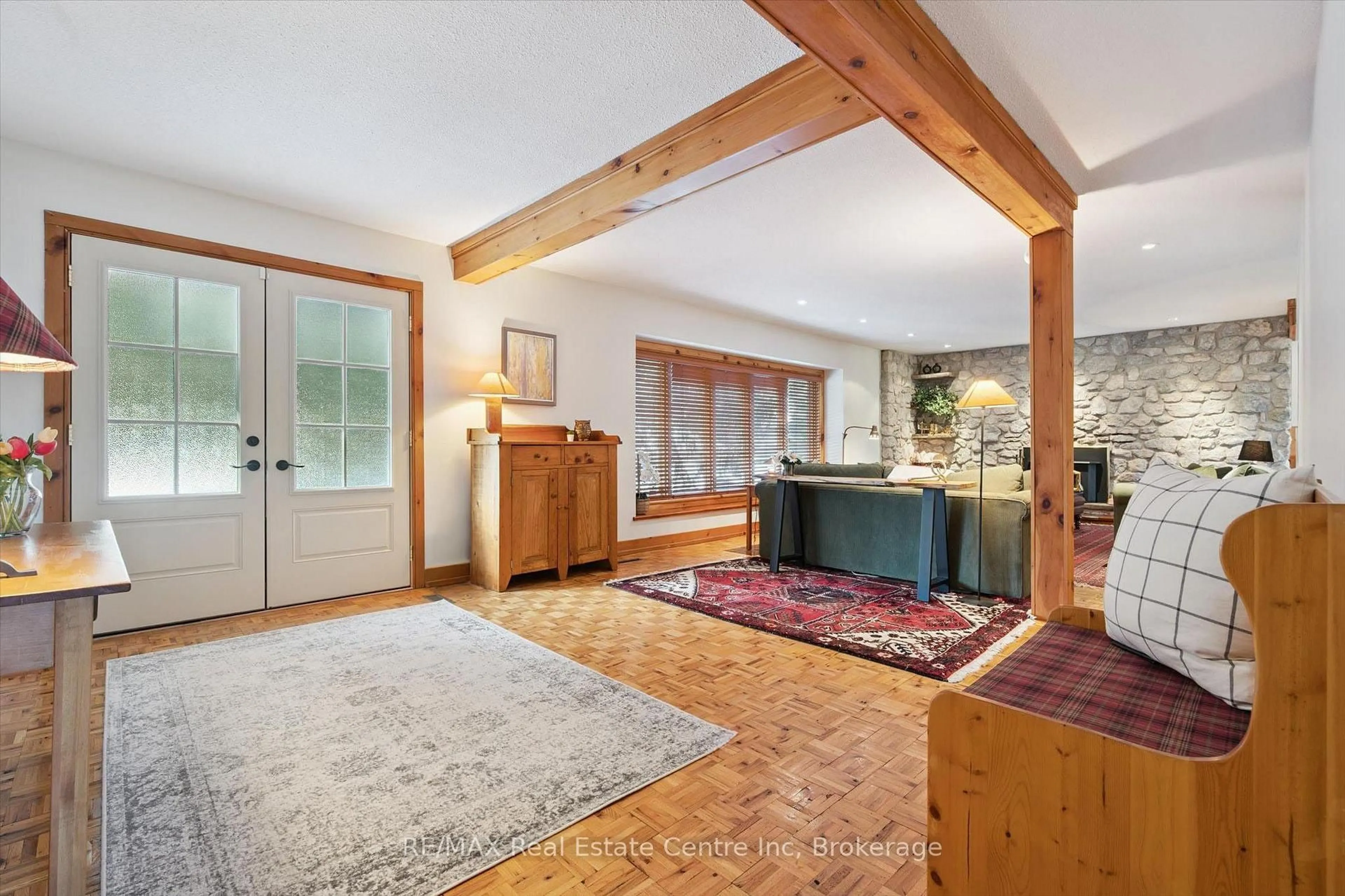 Indoor foyer for 185 BARDEN St, Guelph/Eramosa Ontario N0B 1P0