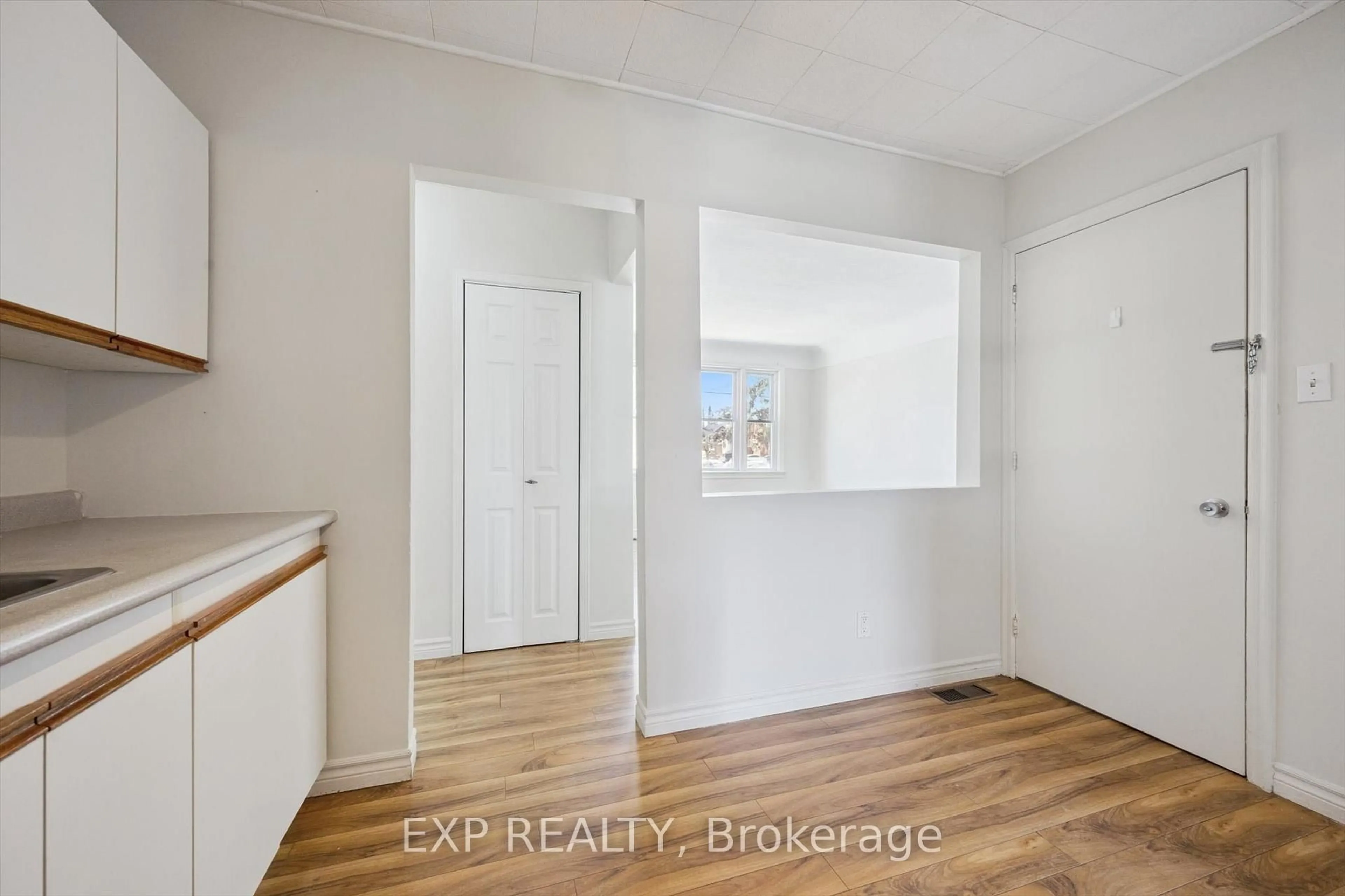 A pic of a room for 253 Sydney St, Kitchener Ontario N2G 3V8