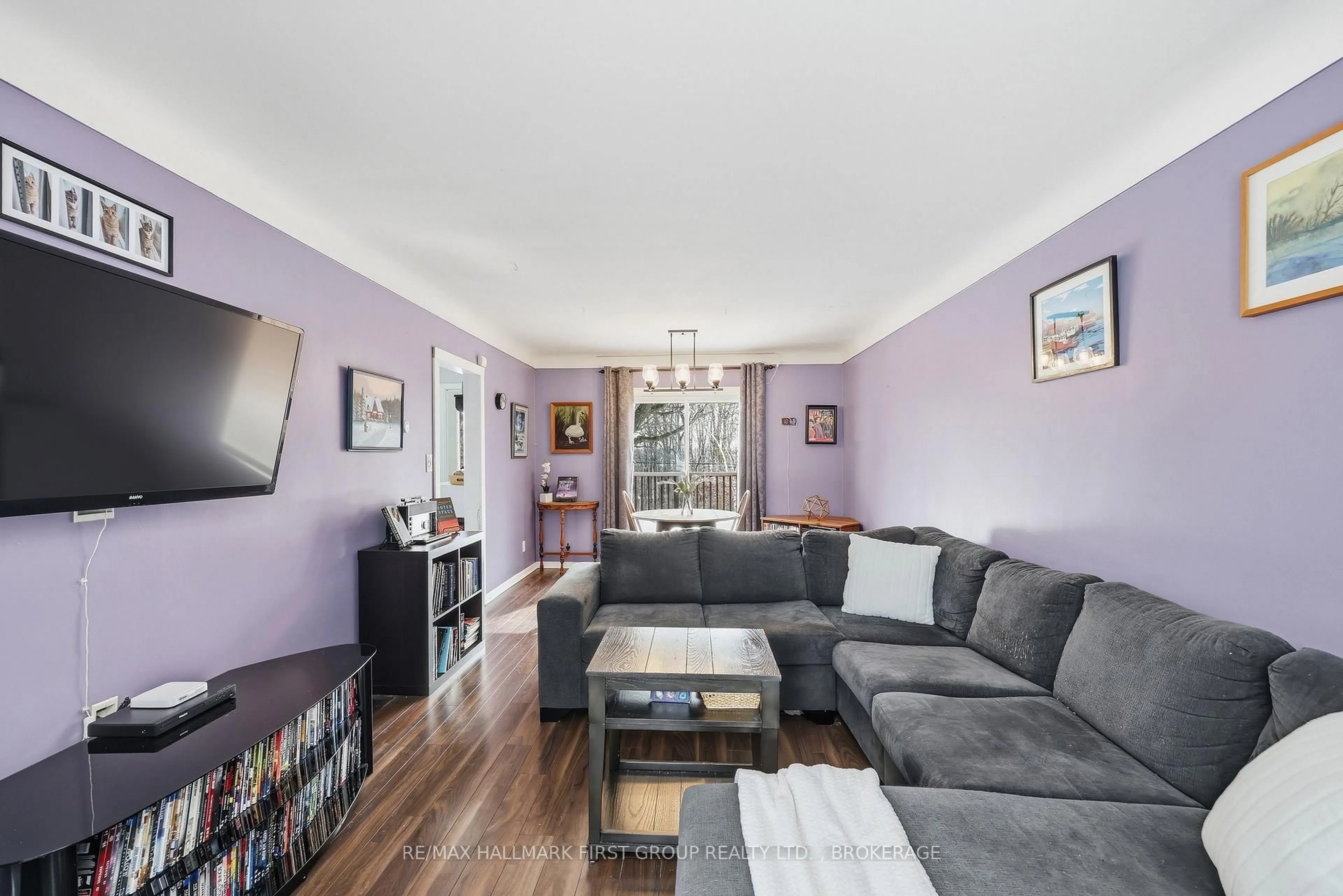 Living room with furniture, wood/laminate floor for 1449 Montreal St, Kingston Ontario K7K 3L8