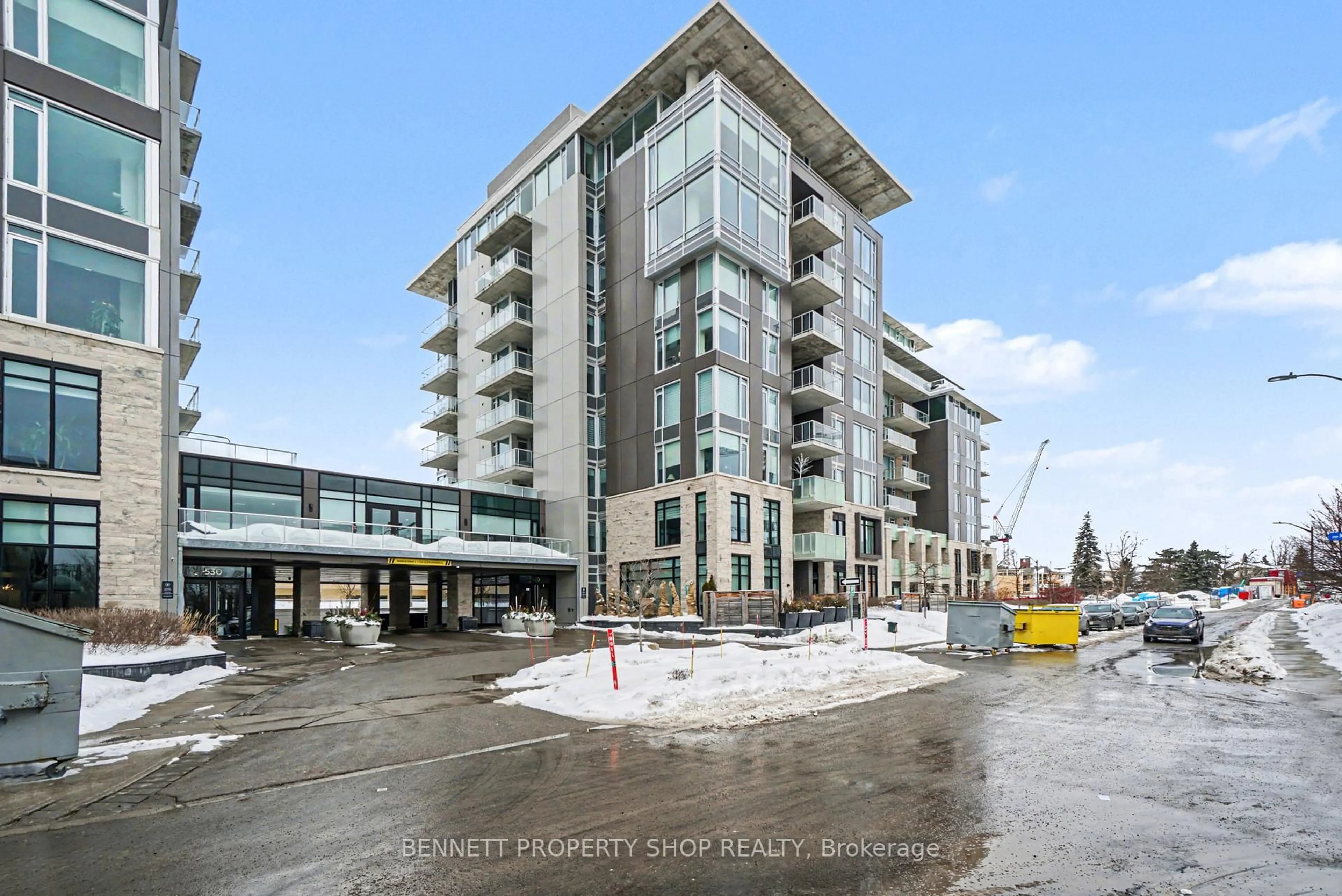 Indoor foyer for 570 De Mazenod Ave #510, Ottawa Ontario K1S 5X2