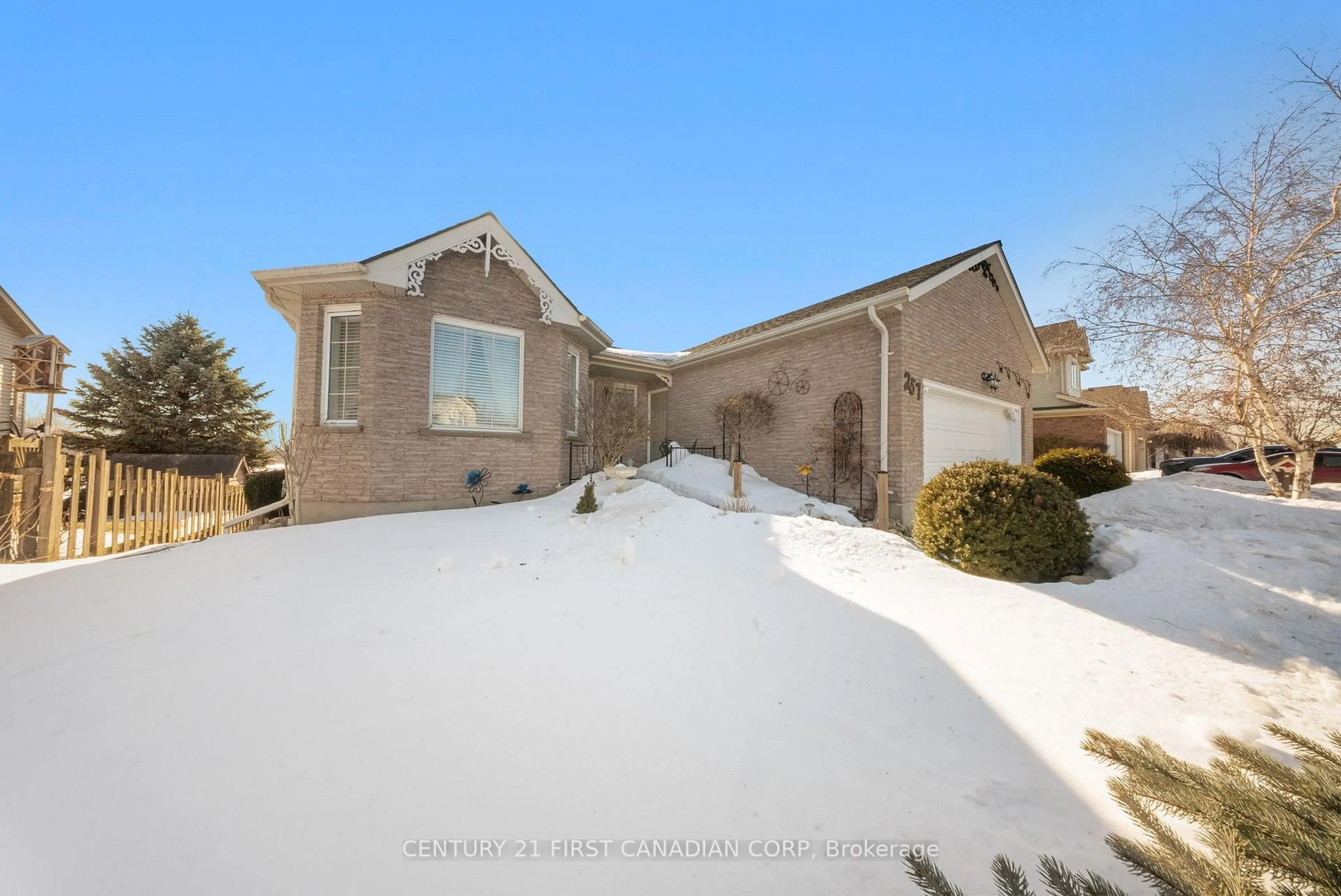 A pic from outside/outdoor area/front of a property/back of a property/a pic from drone, street for 257 Fennel St, Blandford-Blenheim Ontario N0J 1S0