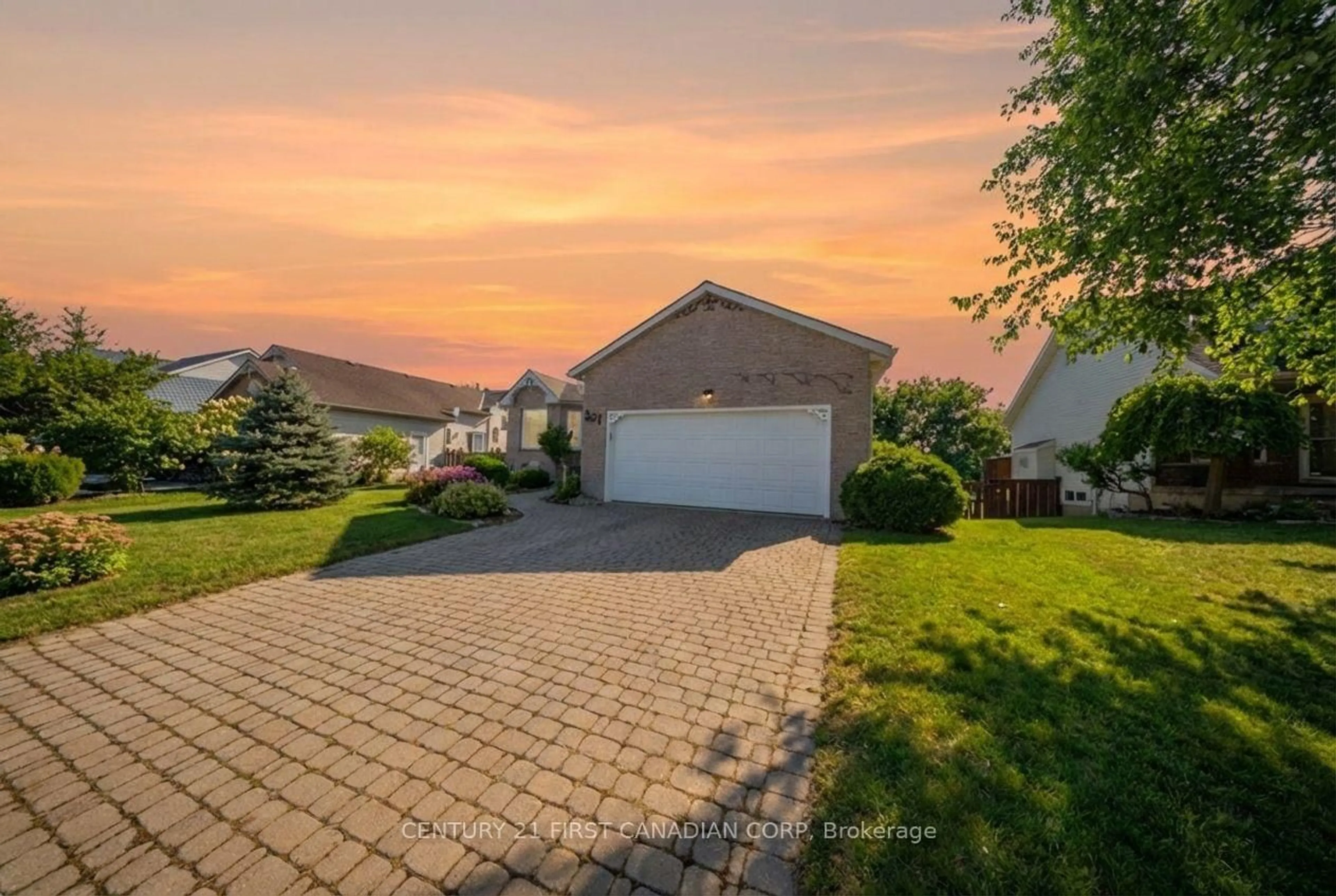 A pic from outside/outdoor area/front of a property/back of a property/a pic from drone, unknown for 257 Fennel St, Blandford-Blenheim Ontario N0J 1S0