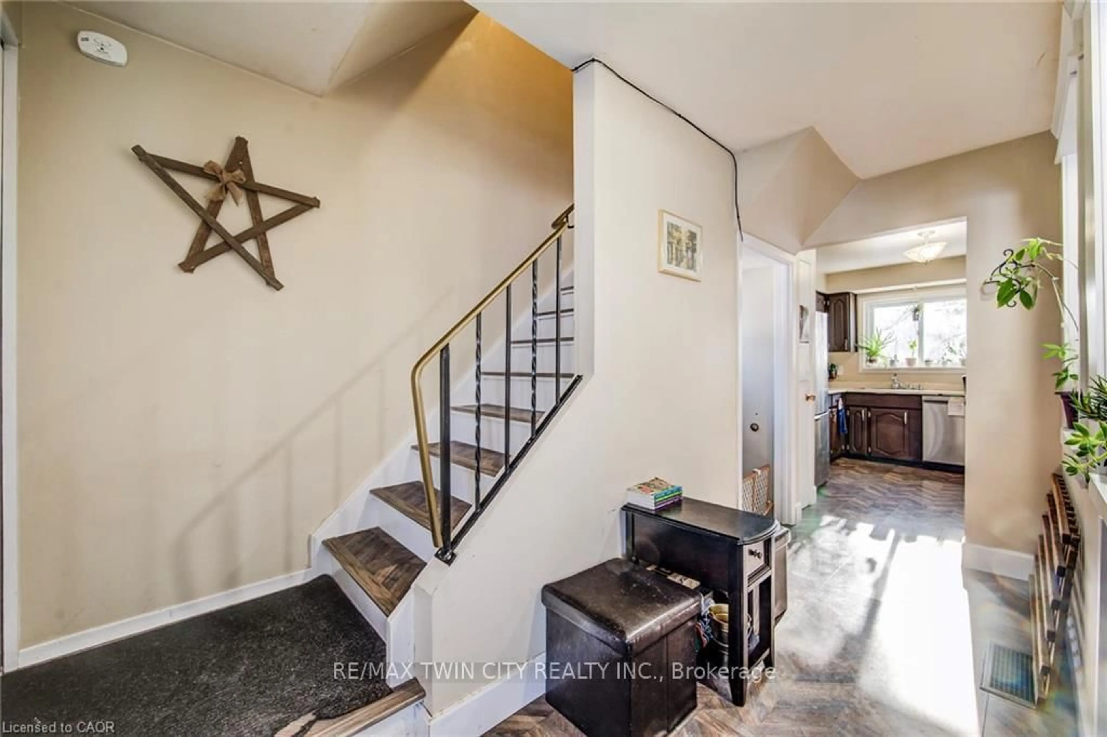 Unknown for 71 SHADELAND Cres, Kitchener Ontario N2M 2J1