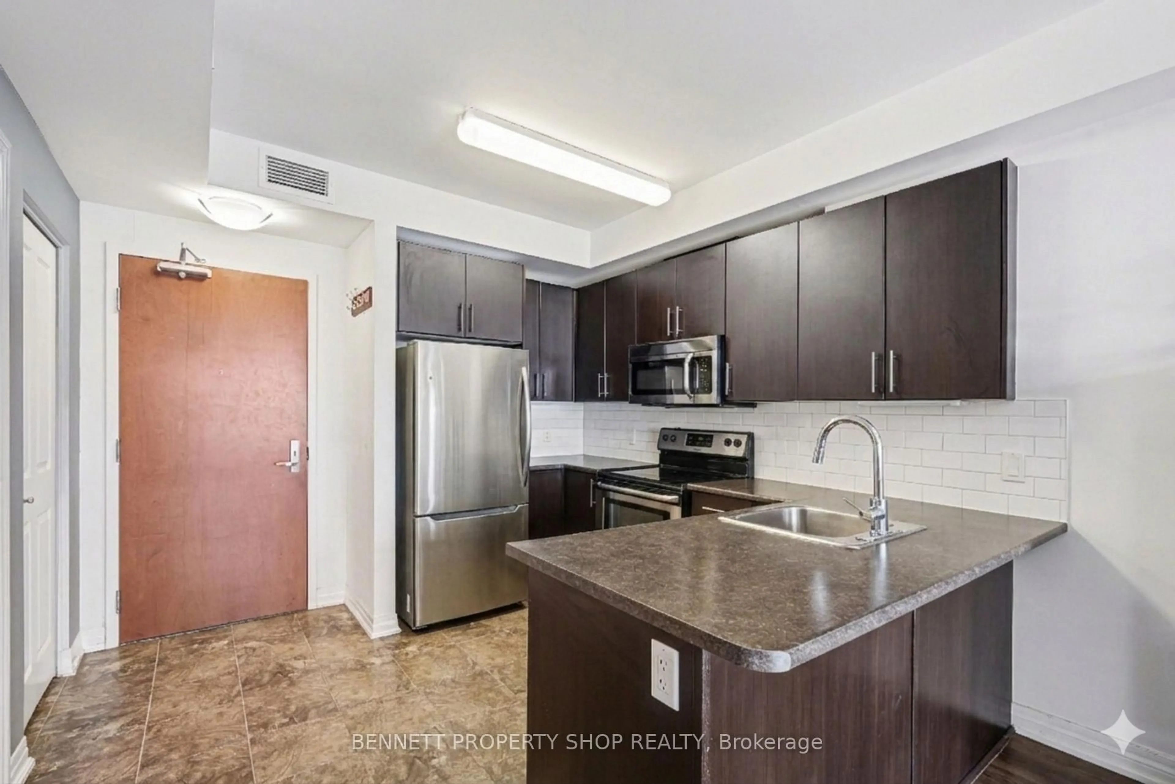 Standard kitchen, unknown for 242 Rideau St #2005, Ottawa Ontario K1N 0B7