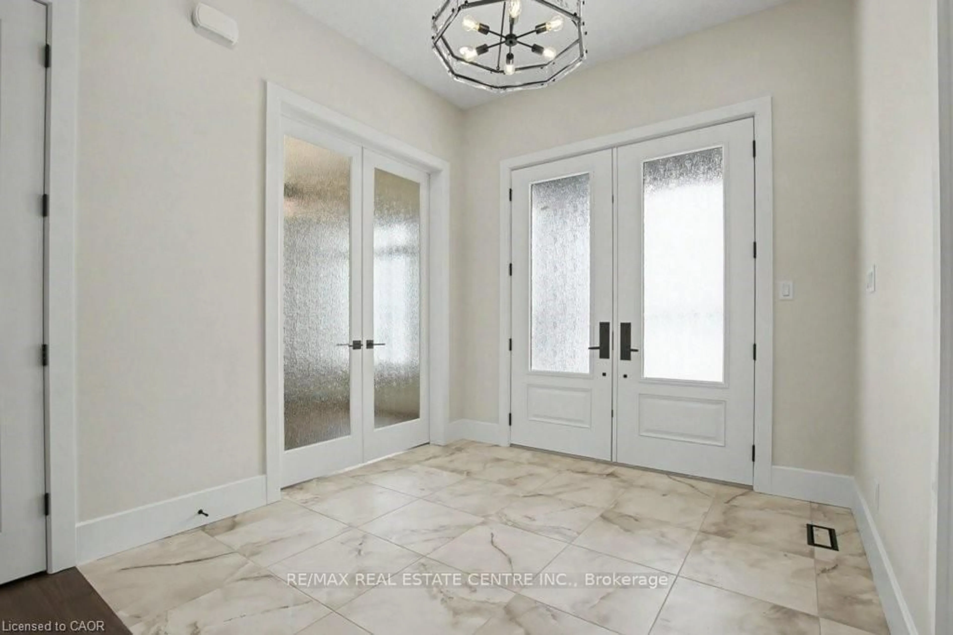 Indoor entryway for 12 Albert St, Woolwich Ontario N0B 2M0