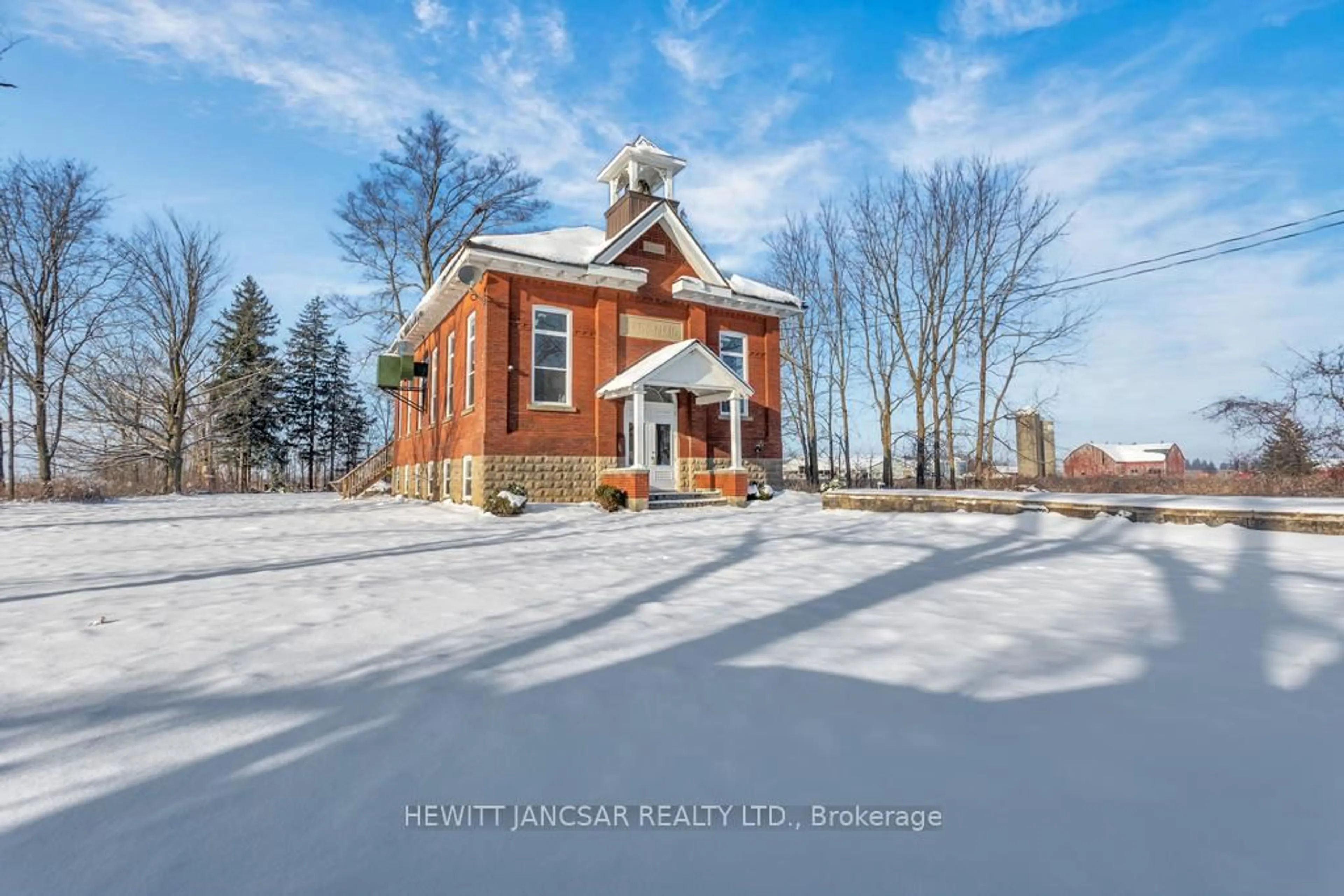 Indoor foyer for 5183 Trussler Rd, Blandford-Blenheim Ontario N0B 1E0