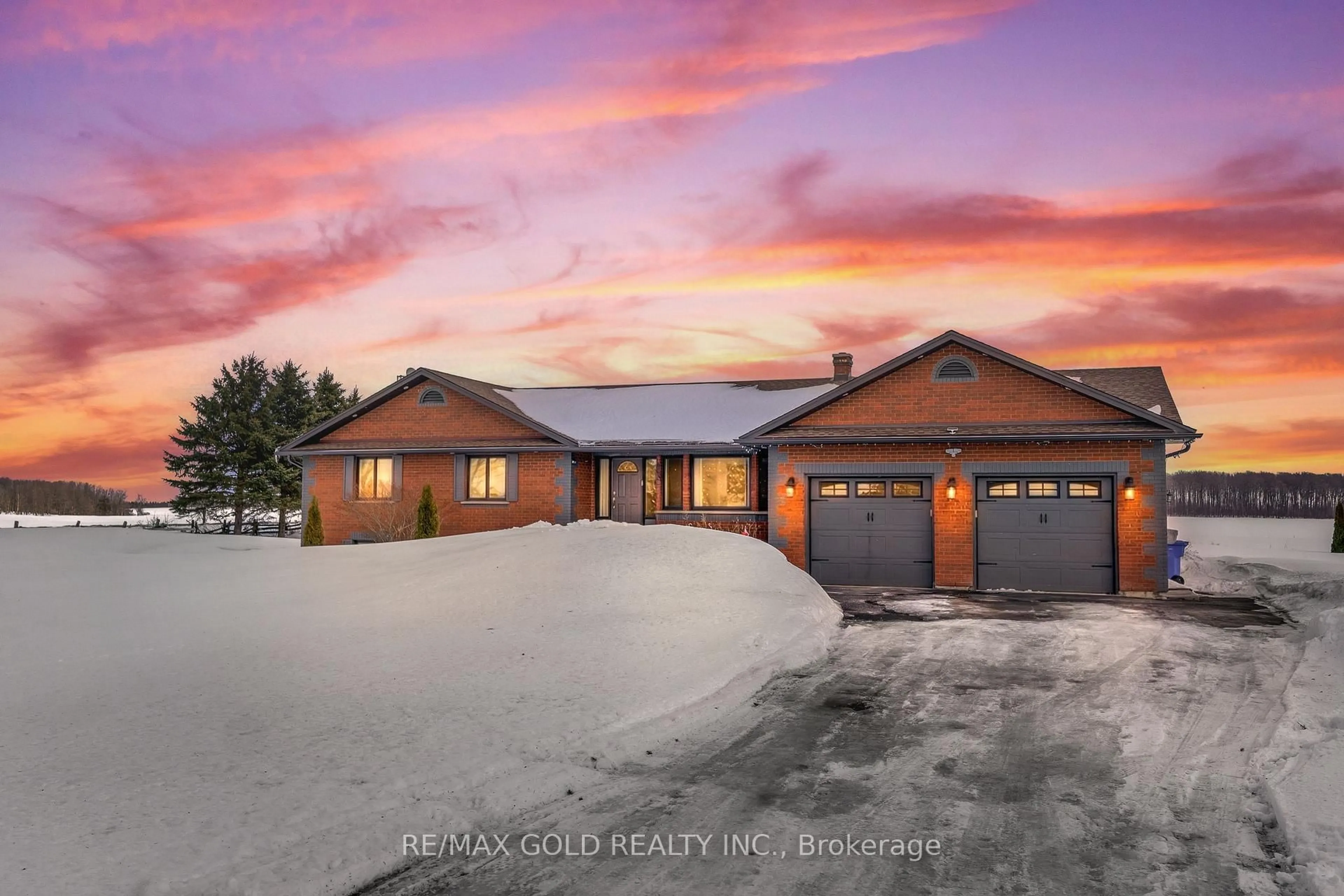 A pic from outside/outdoor area/front of a property/back of a property/a pic from drone, unknown for 554421 Mono - Amaranth Townline, Mono Ontario L9W 5M8