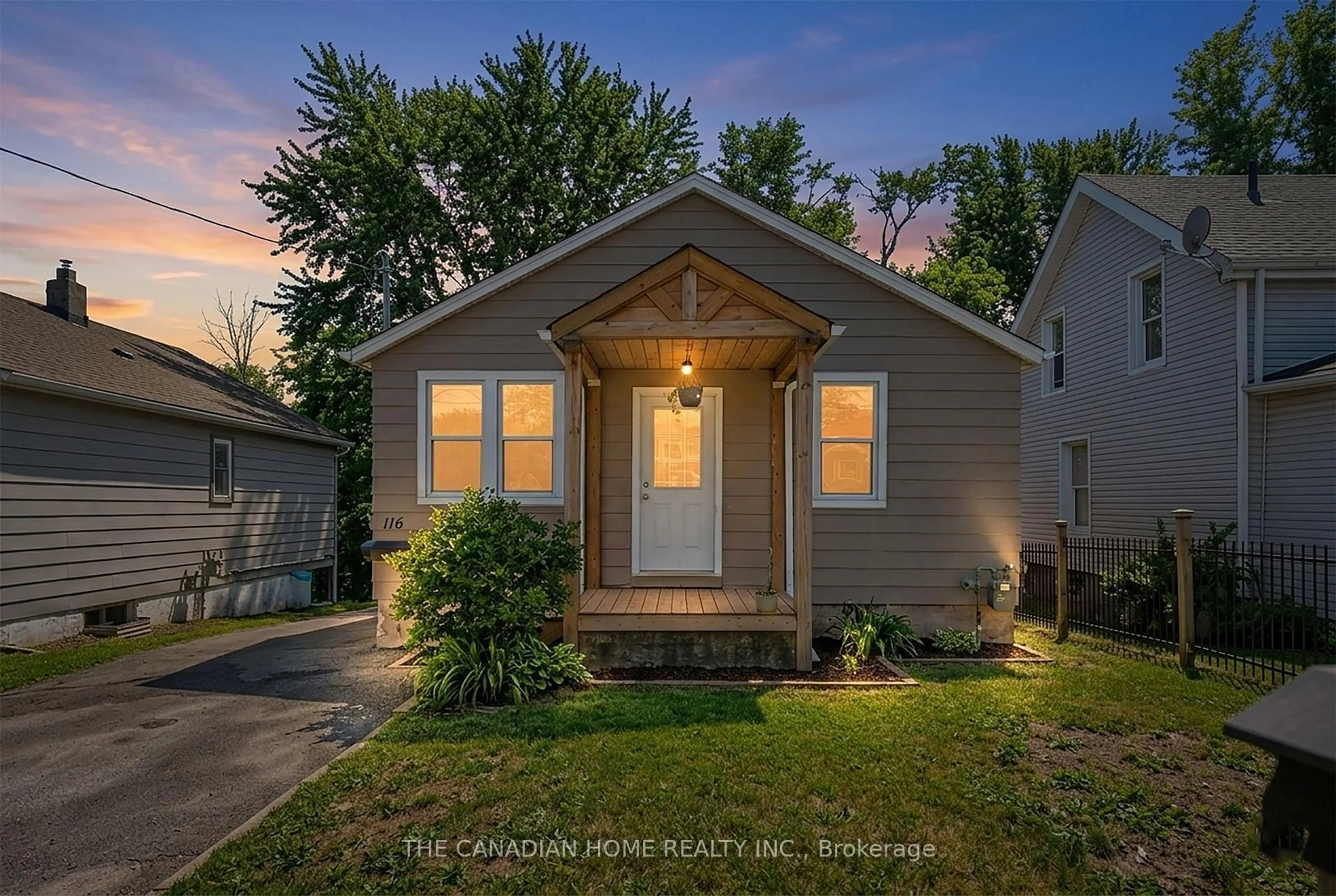 Home with vinyl exterior material, street for 116 Norfolk Ave, Cambridge Ontario N1R 3V2