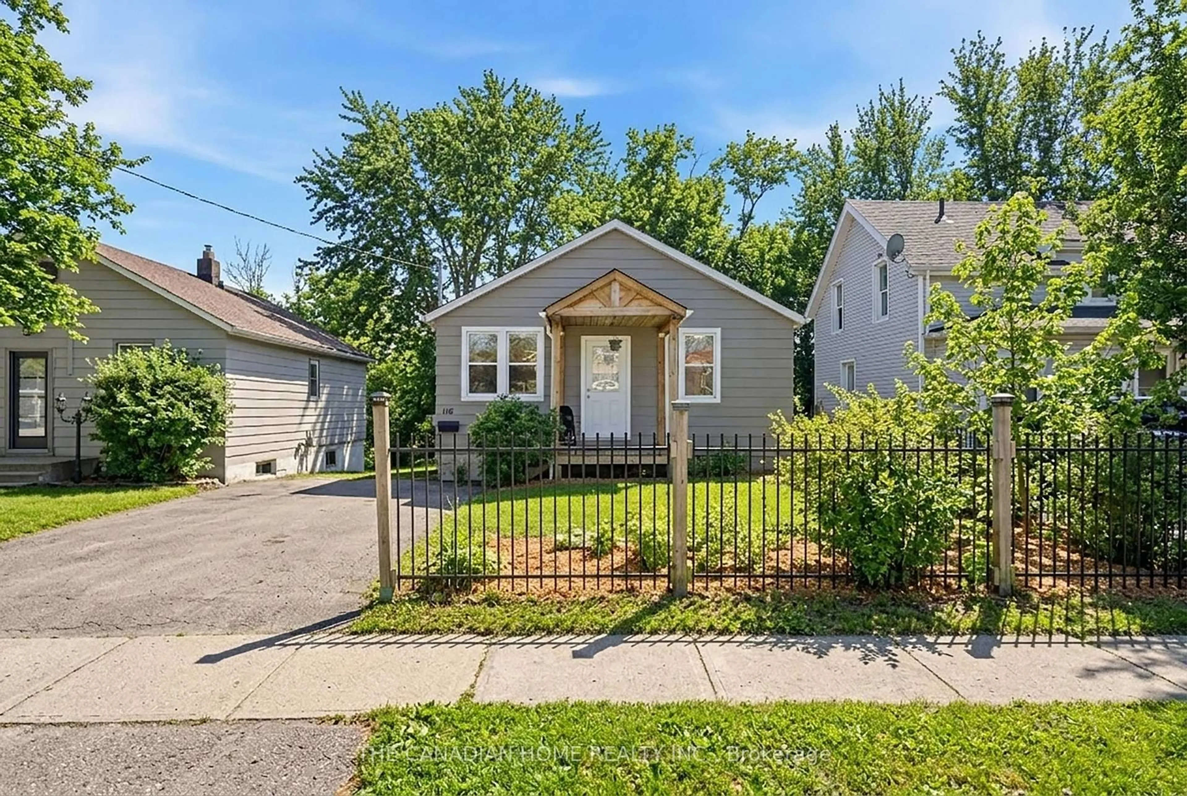 Home with vinyl exterior material, street for 116 Norfolk Ave, Cambridge Ontario N1R 3V2