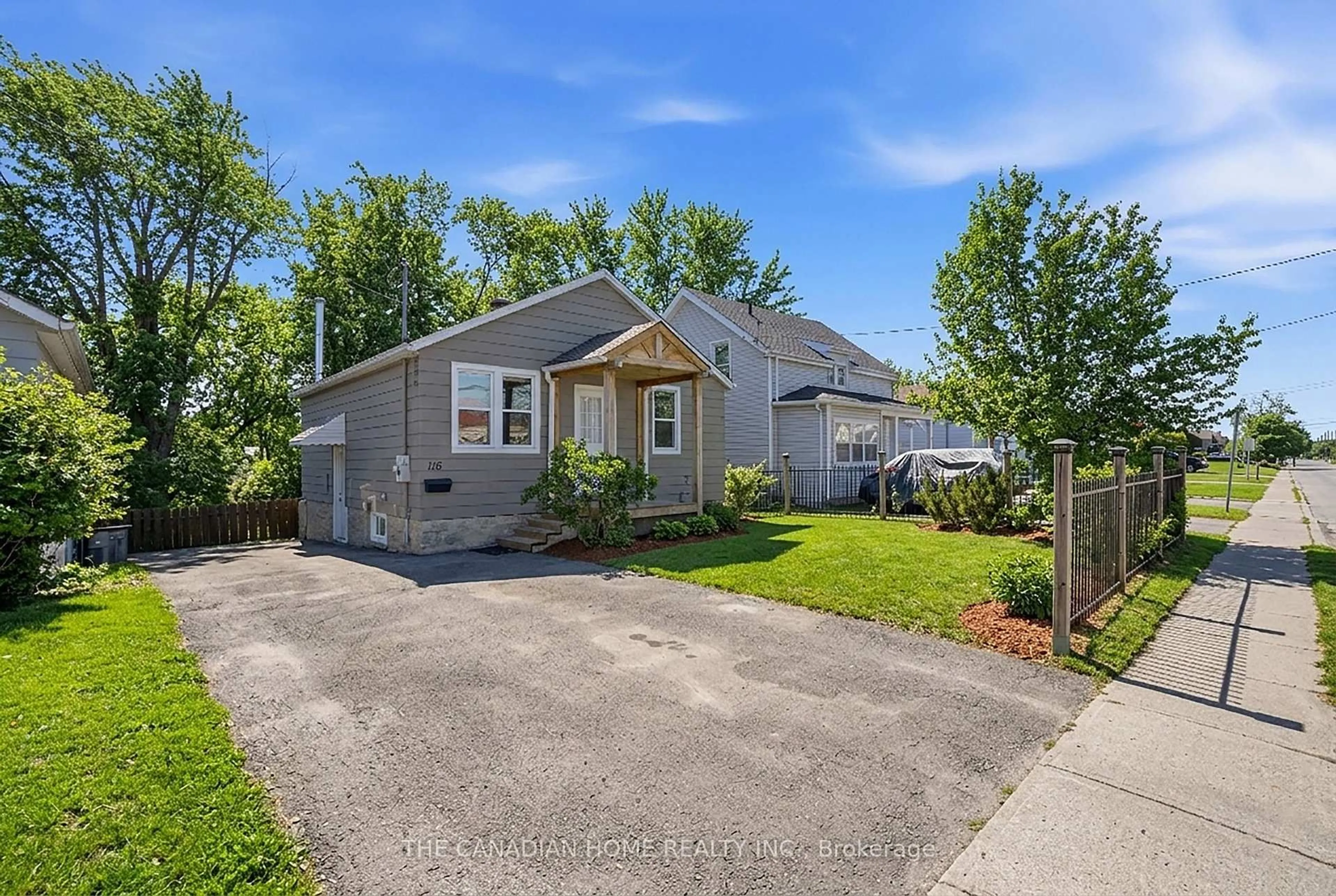 Home with vinyl exterior material, street for 116 Norfolk Ave, Cambridge Ontario N1R 3V2