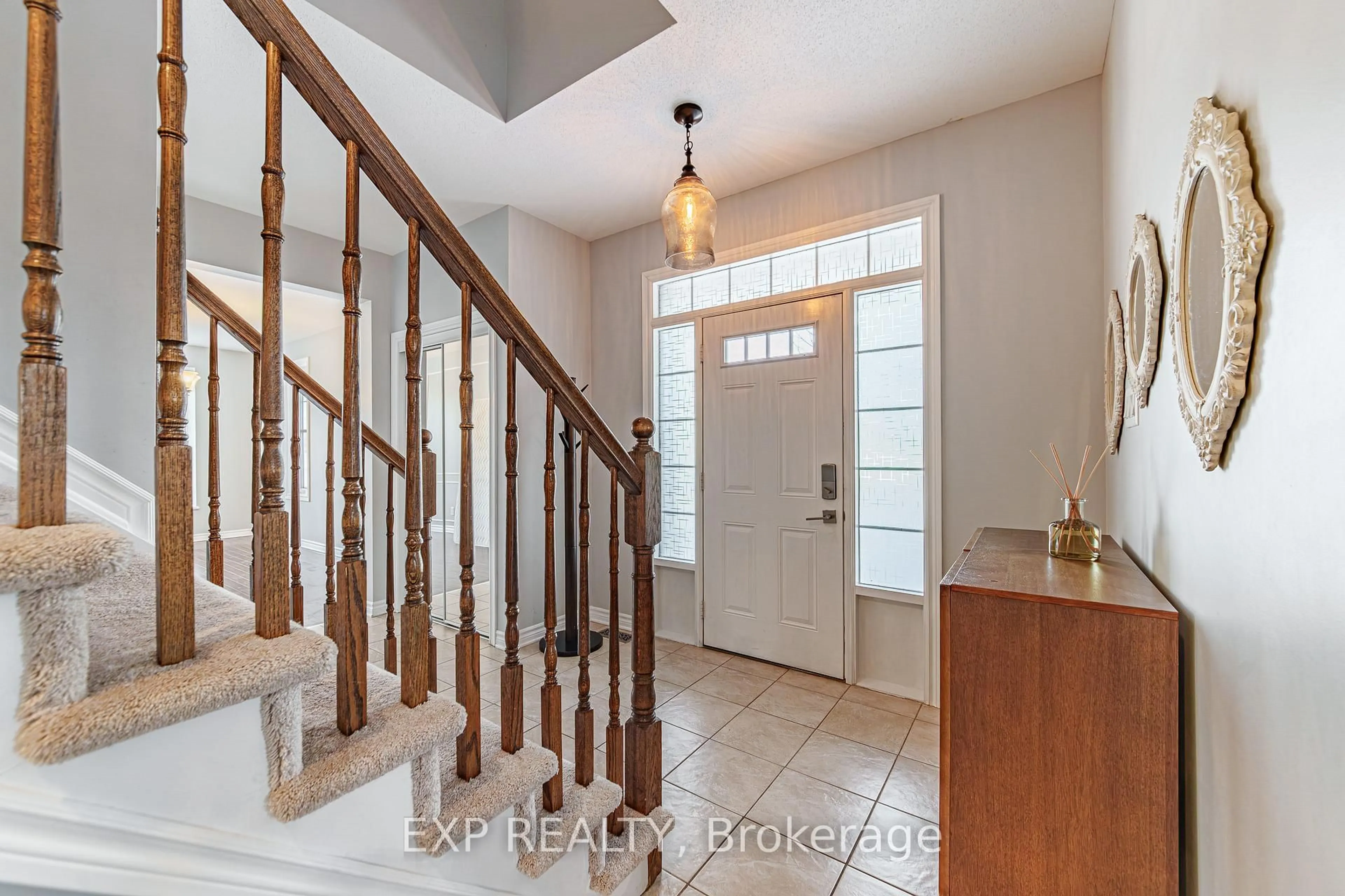 Indoor entryway for 601 Rosehill Ave, Stittsville Ontario K2S 0K3