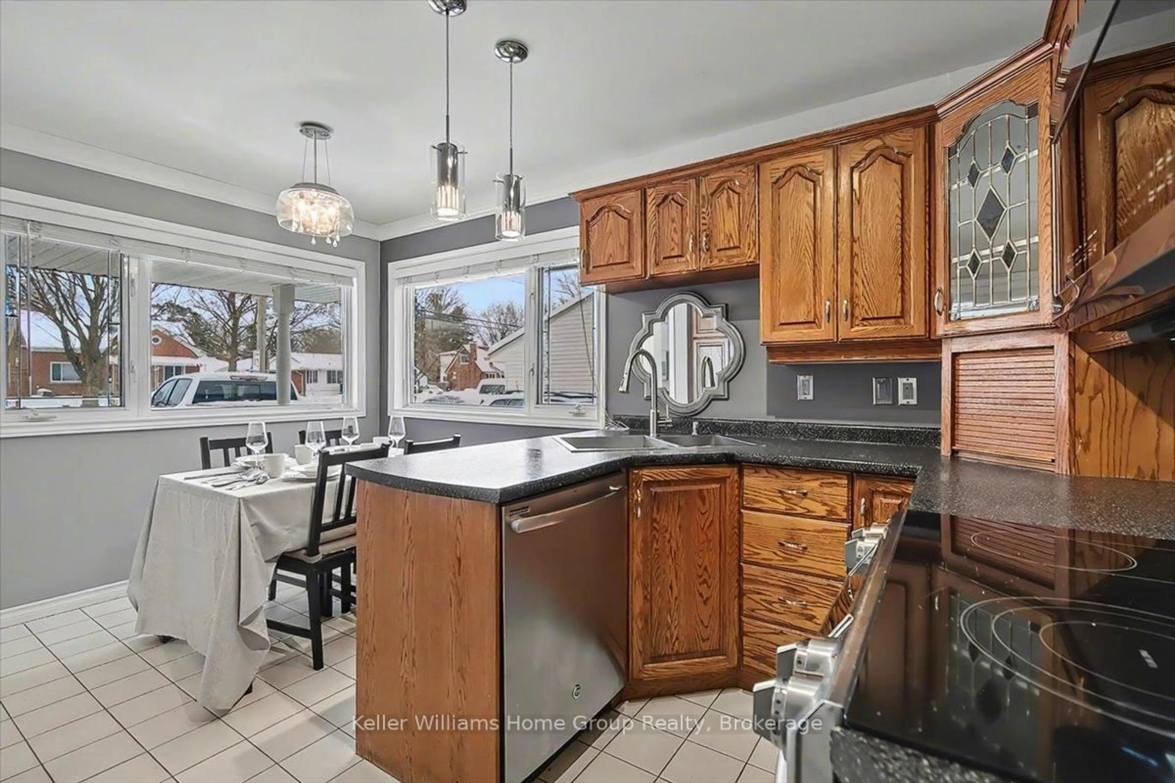 Open concept kitchen, ceramic/tile floor for 1520 Concession Rd, Cambridge Ontario N3H 4L9