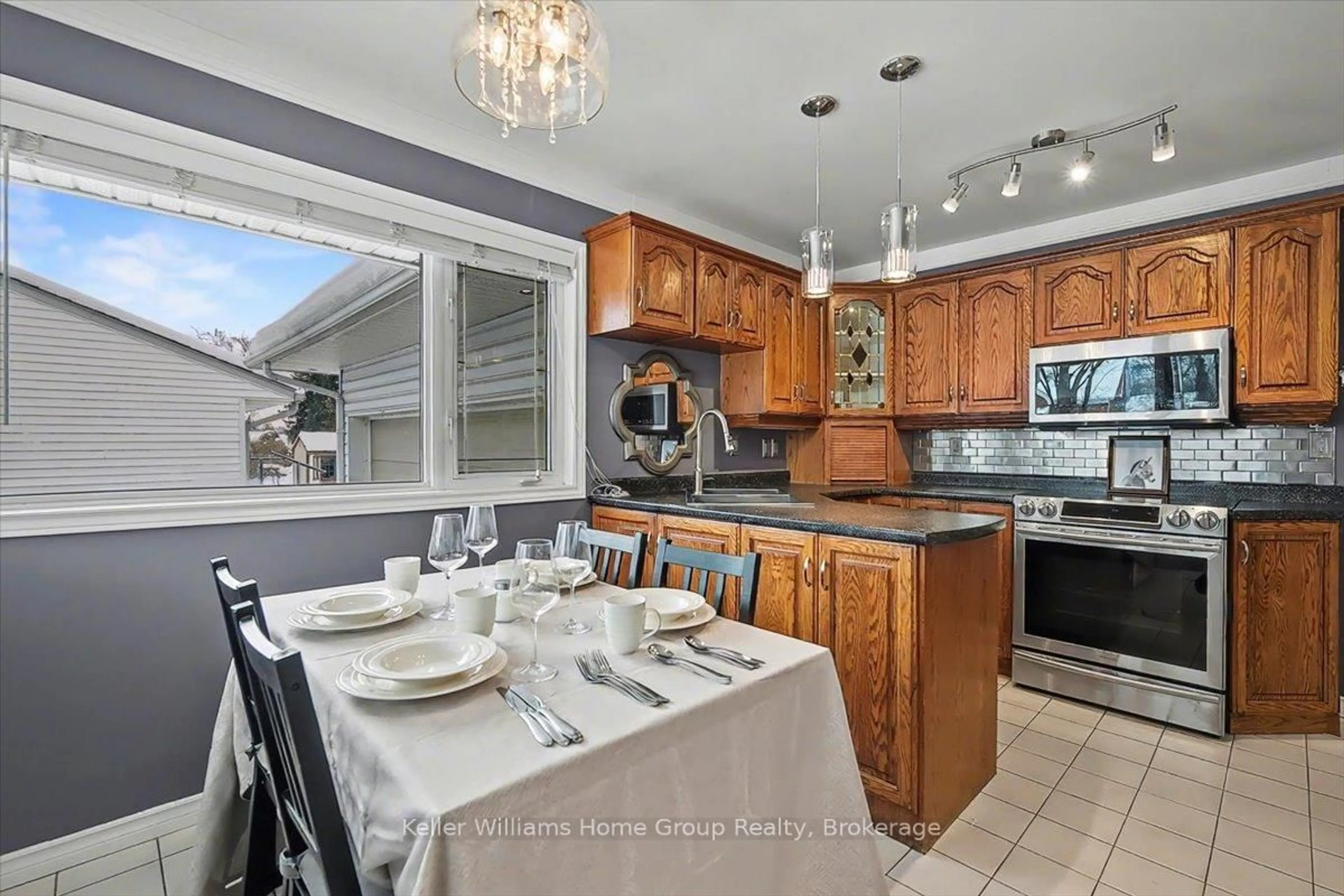 Open concept kitchen, ceramic/tile floor for 1520 Concession Rd, Cambridge Ontario N3H 4L9