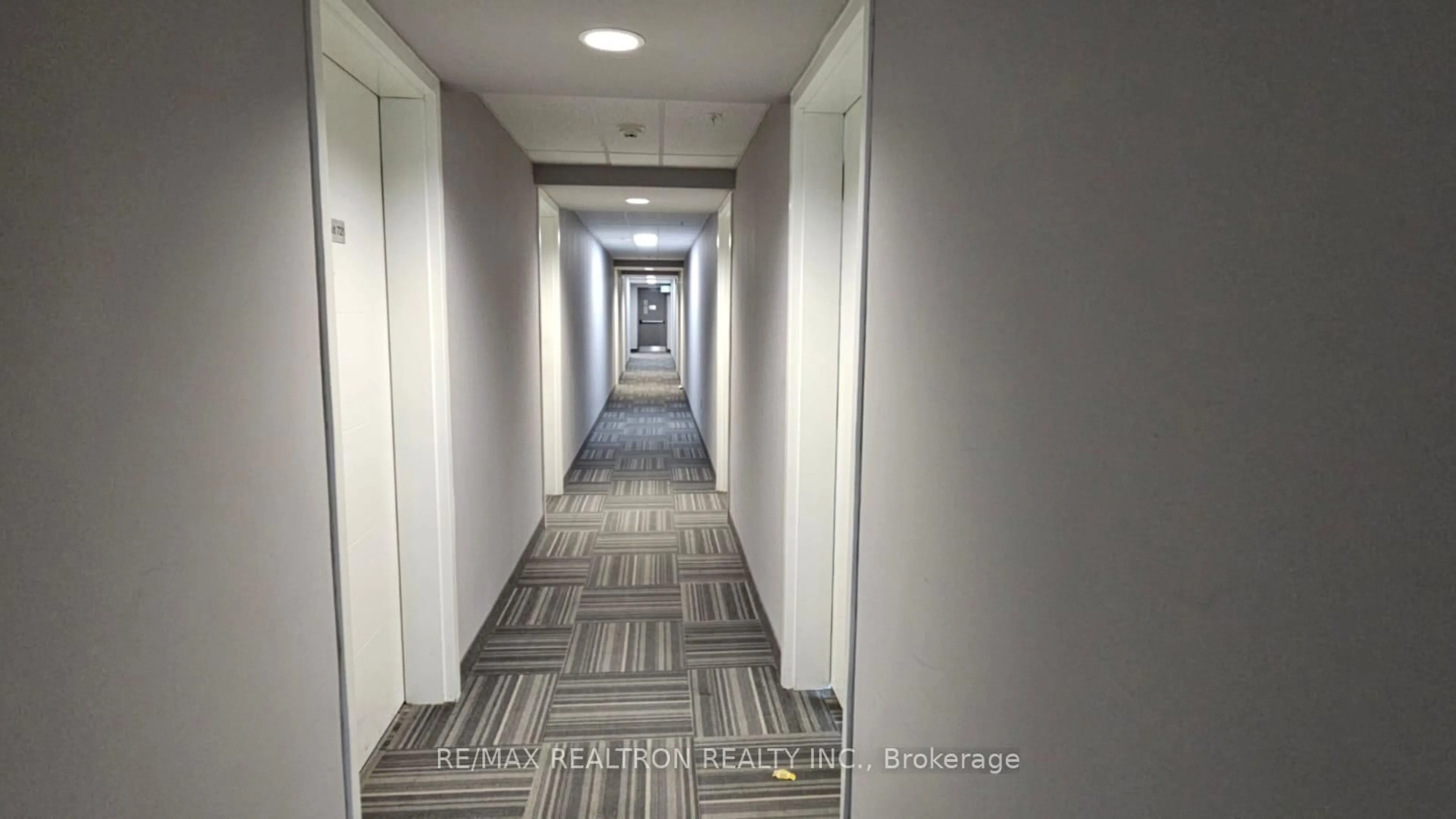 Indoor foyer for 280 Lester St #719, Waterloo Ontario N2L 3W5