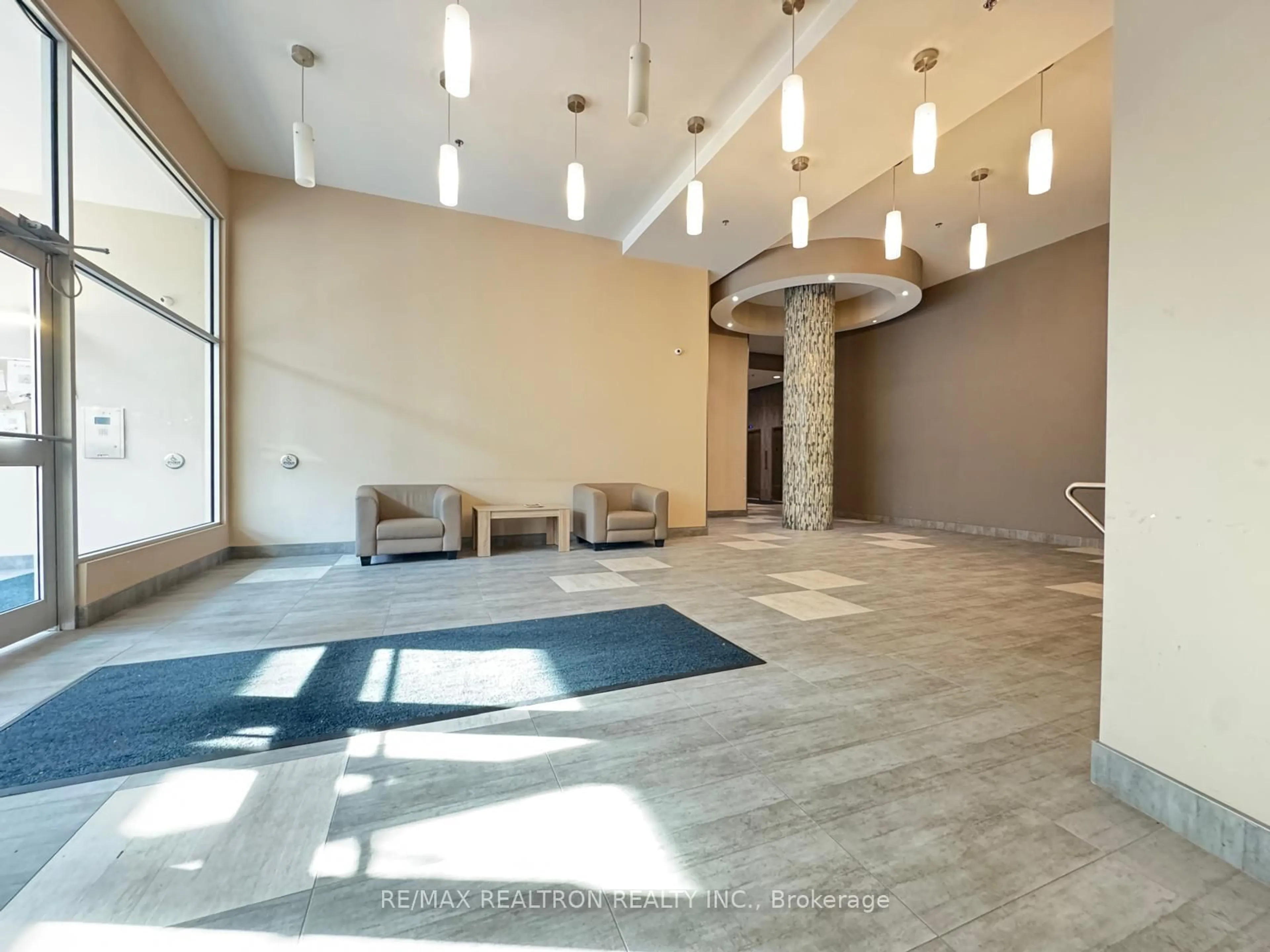 Indoor foyer for 280 Lester St #719, Waterloo Ontario N2L 3W5