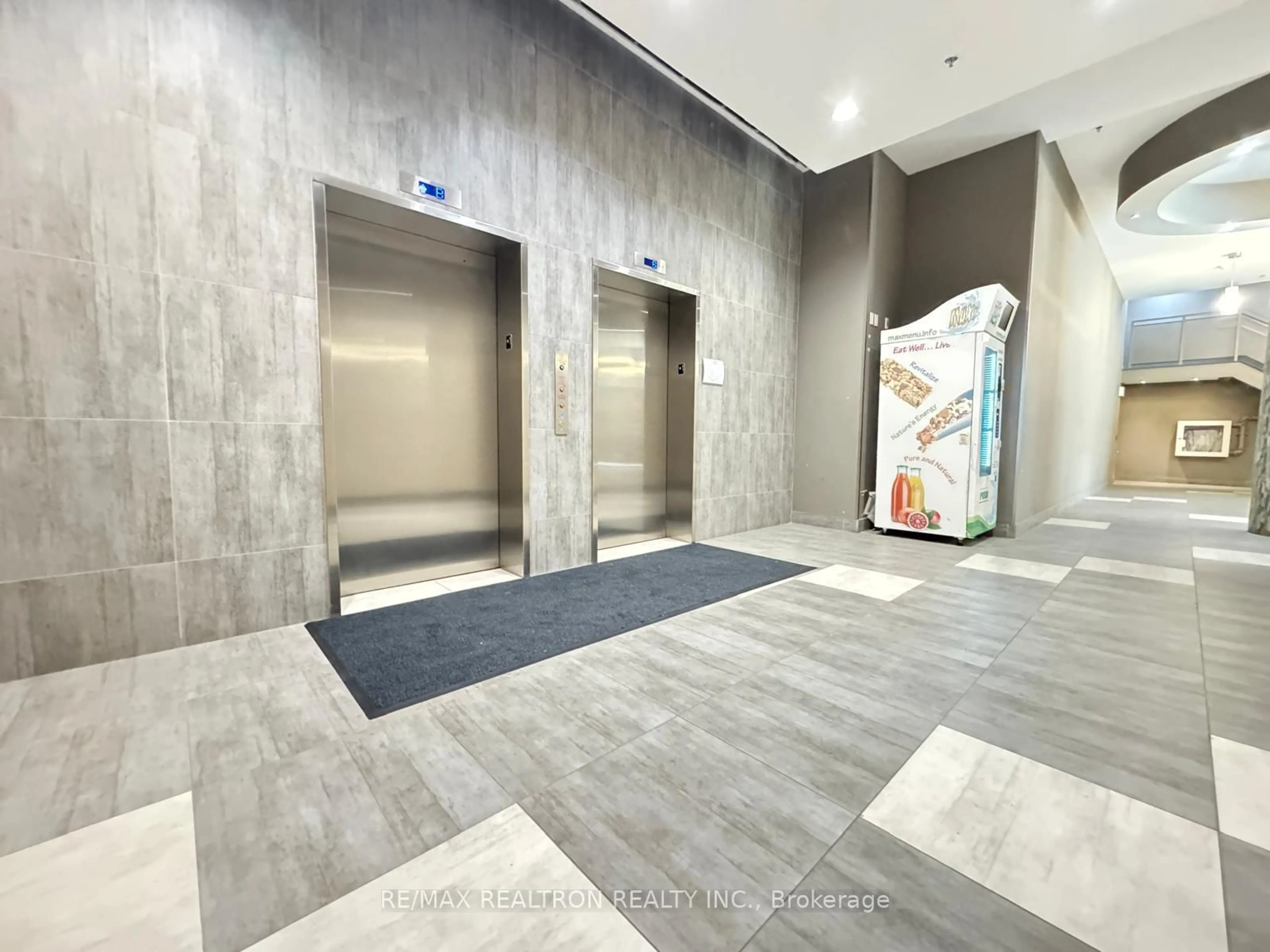 Indoor foyer for 280 Lester St #719, Waterloo Ontario N2L 3W5